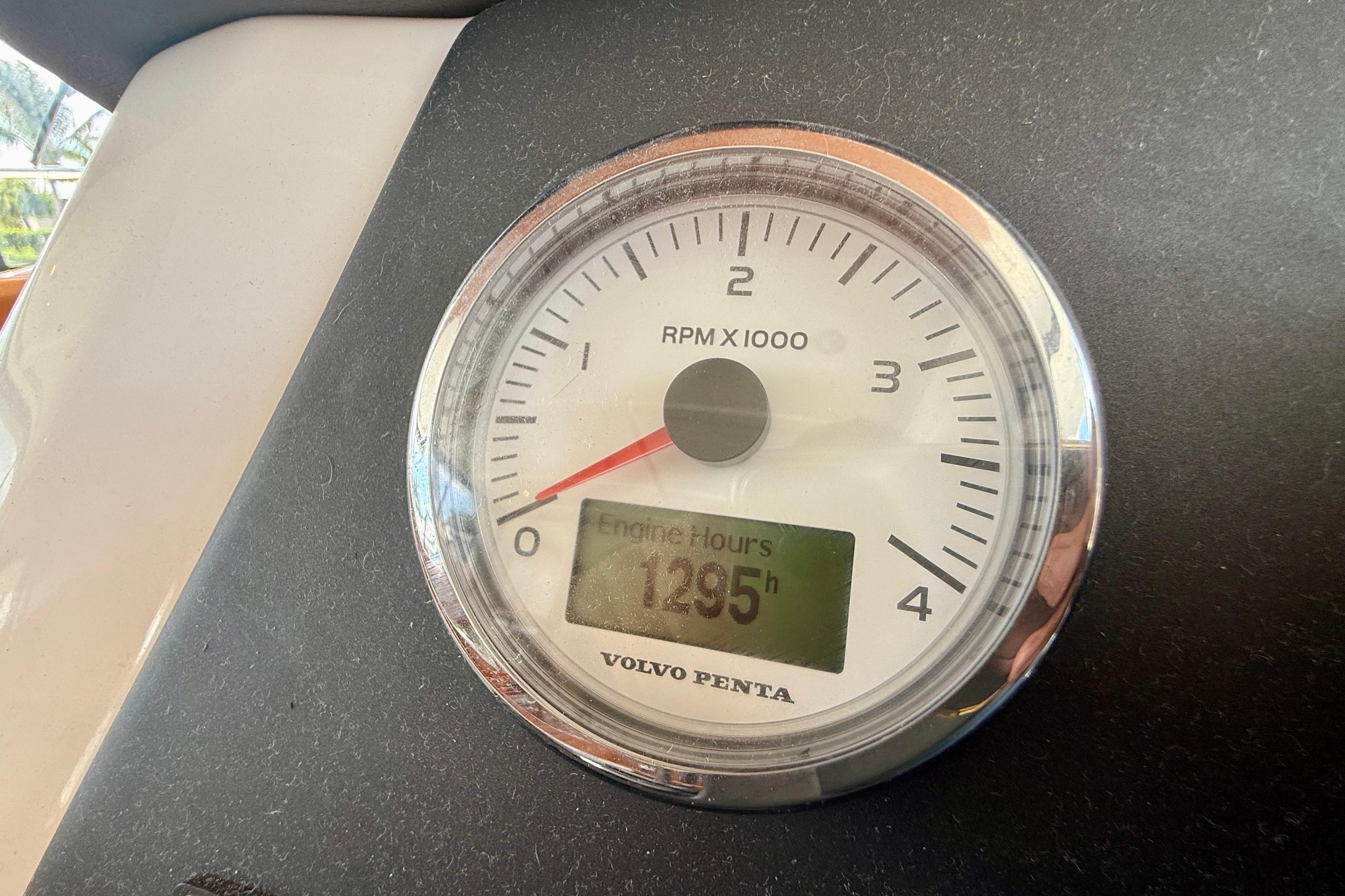 Volvo Penta tachometer showing 1295 engine hours on Beneteau Swift Trawler 44, 2020 model.