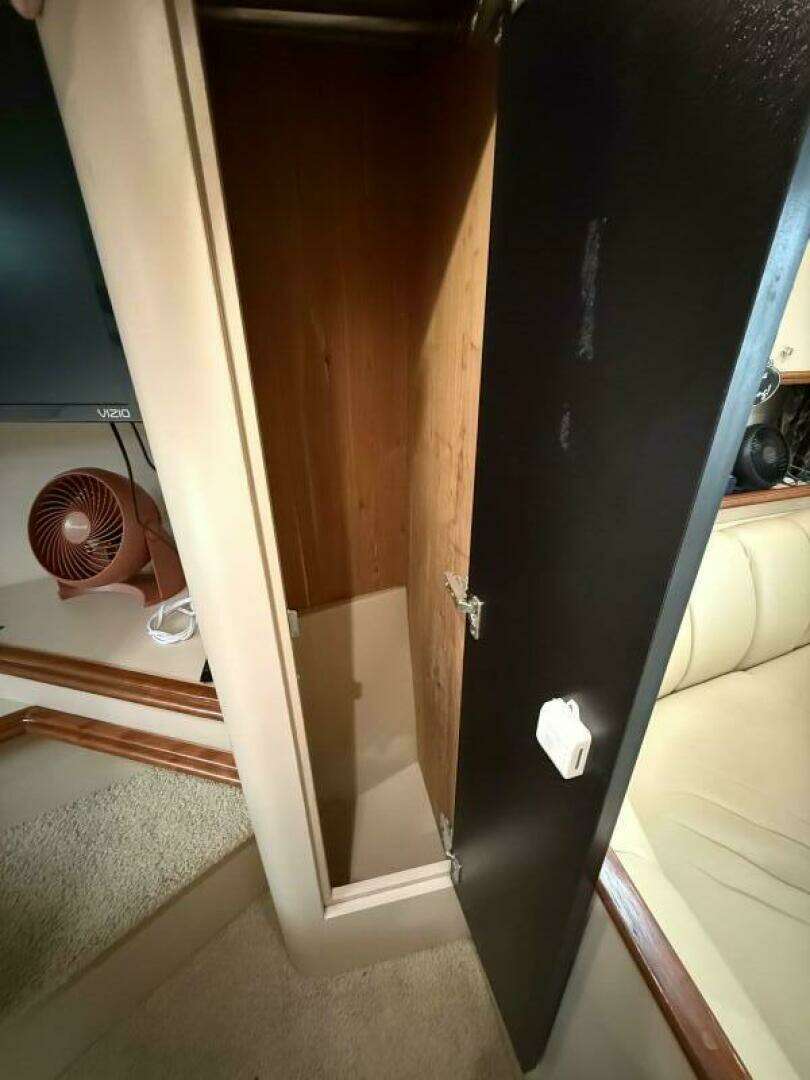 2001 Cruisers 3672 Express - Image 23