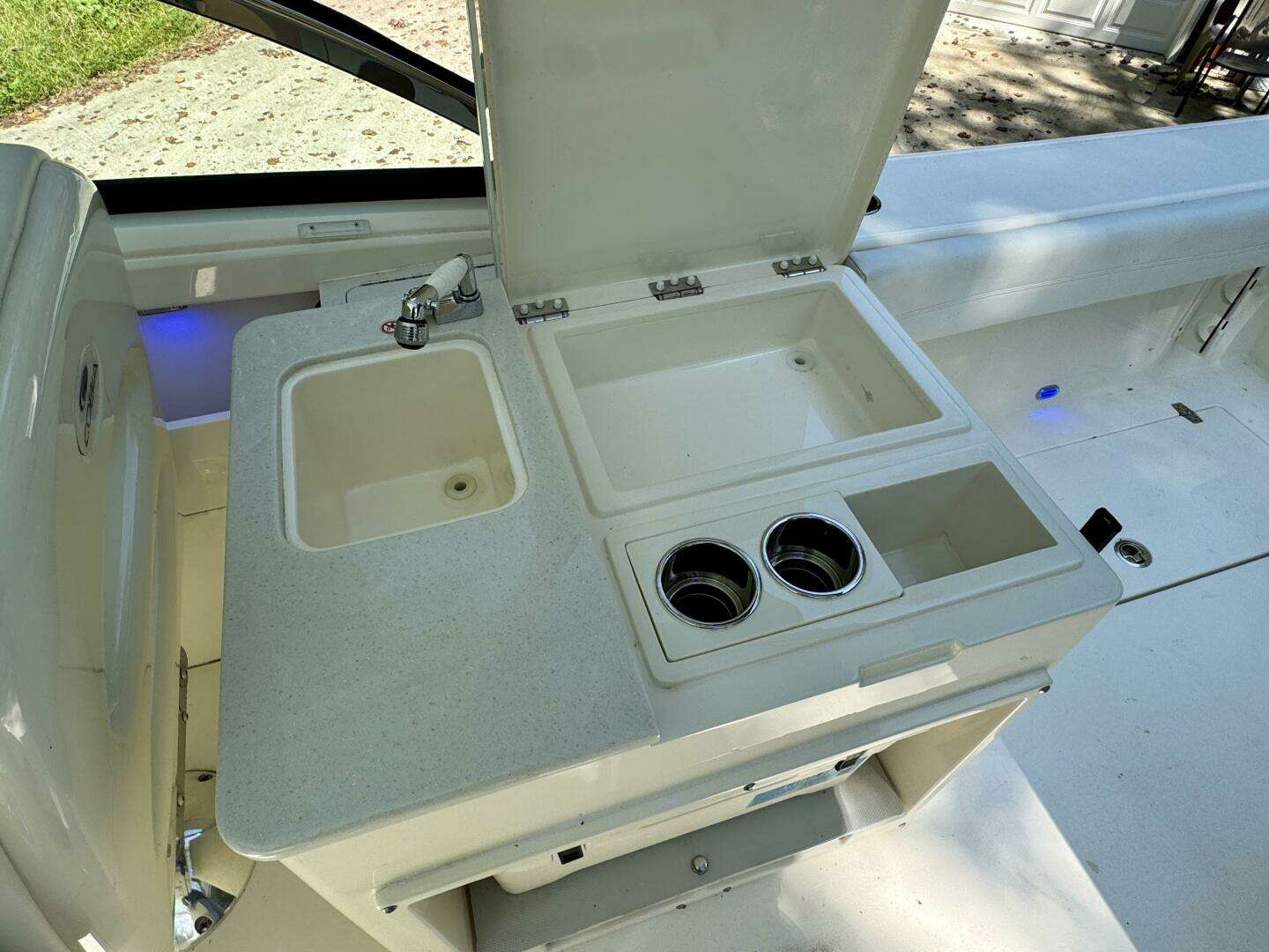 2022 Cobia 280 DC - Image 45