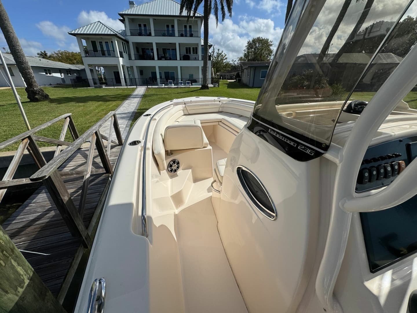 2023 Grady-White Fisherman 236 - Image 25