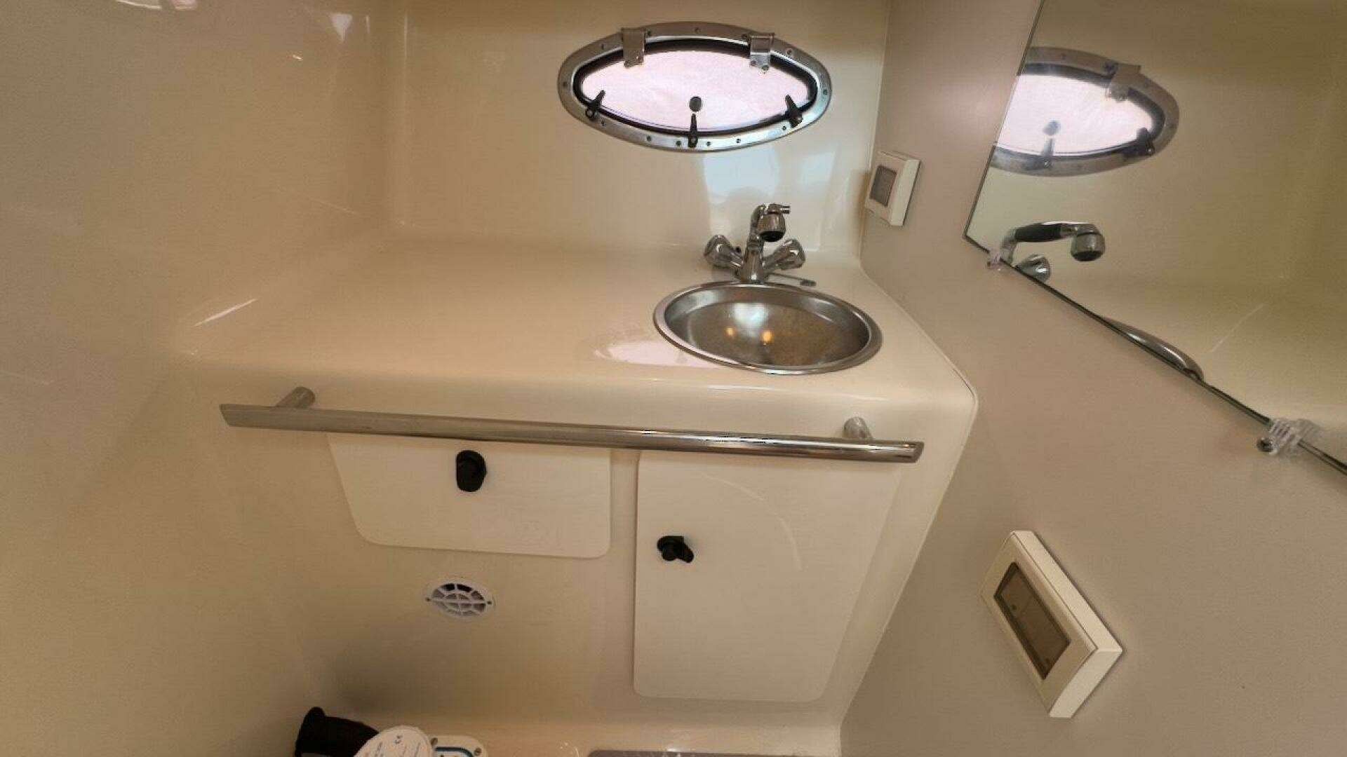 2005 Tiara Yachts 2900 Open - Image 19