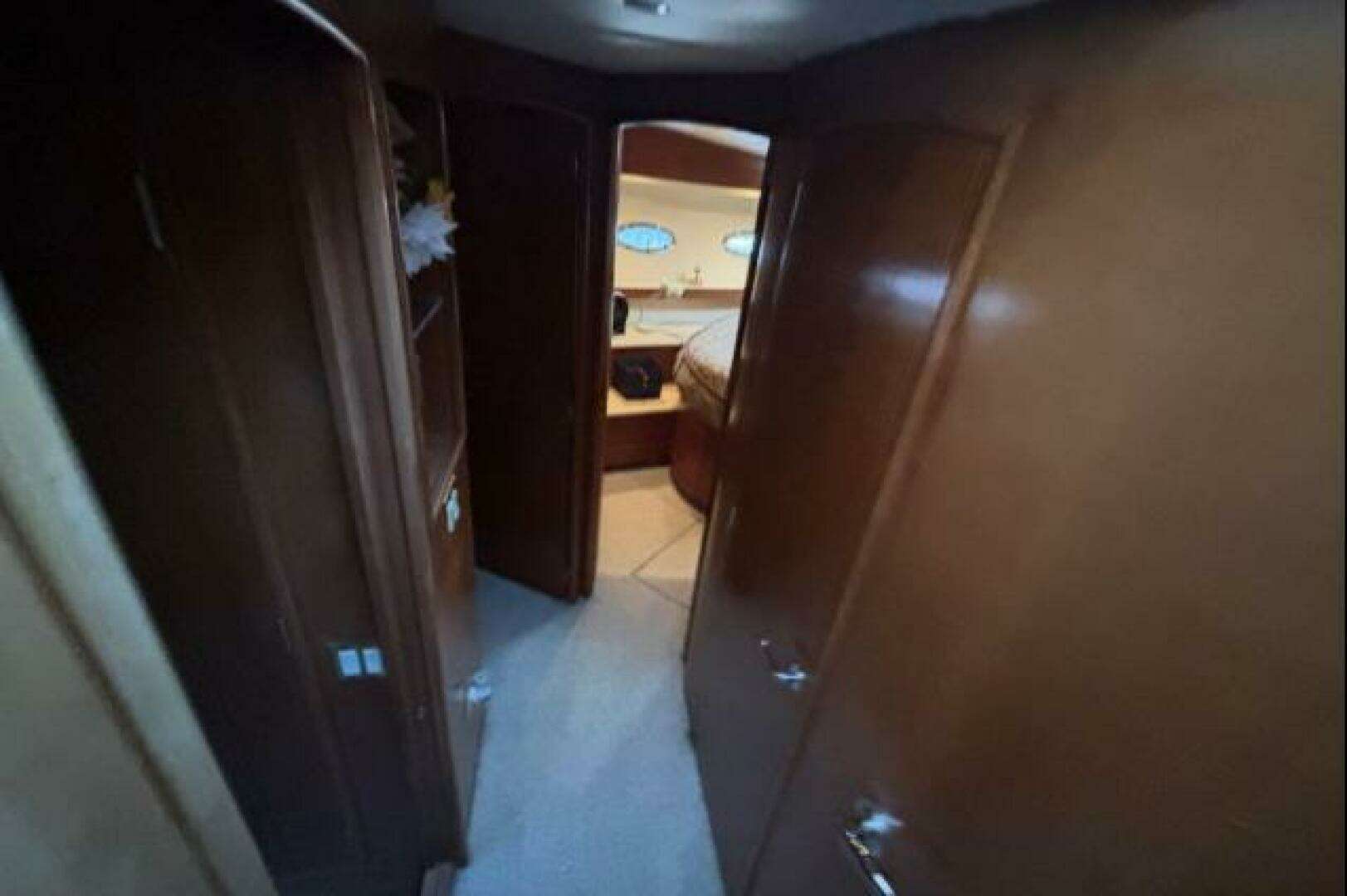 1998 Carver 530 Voyager - Image 36