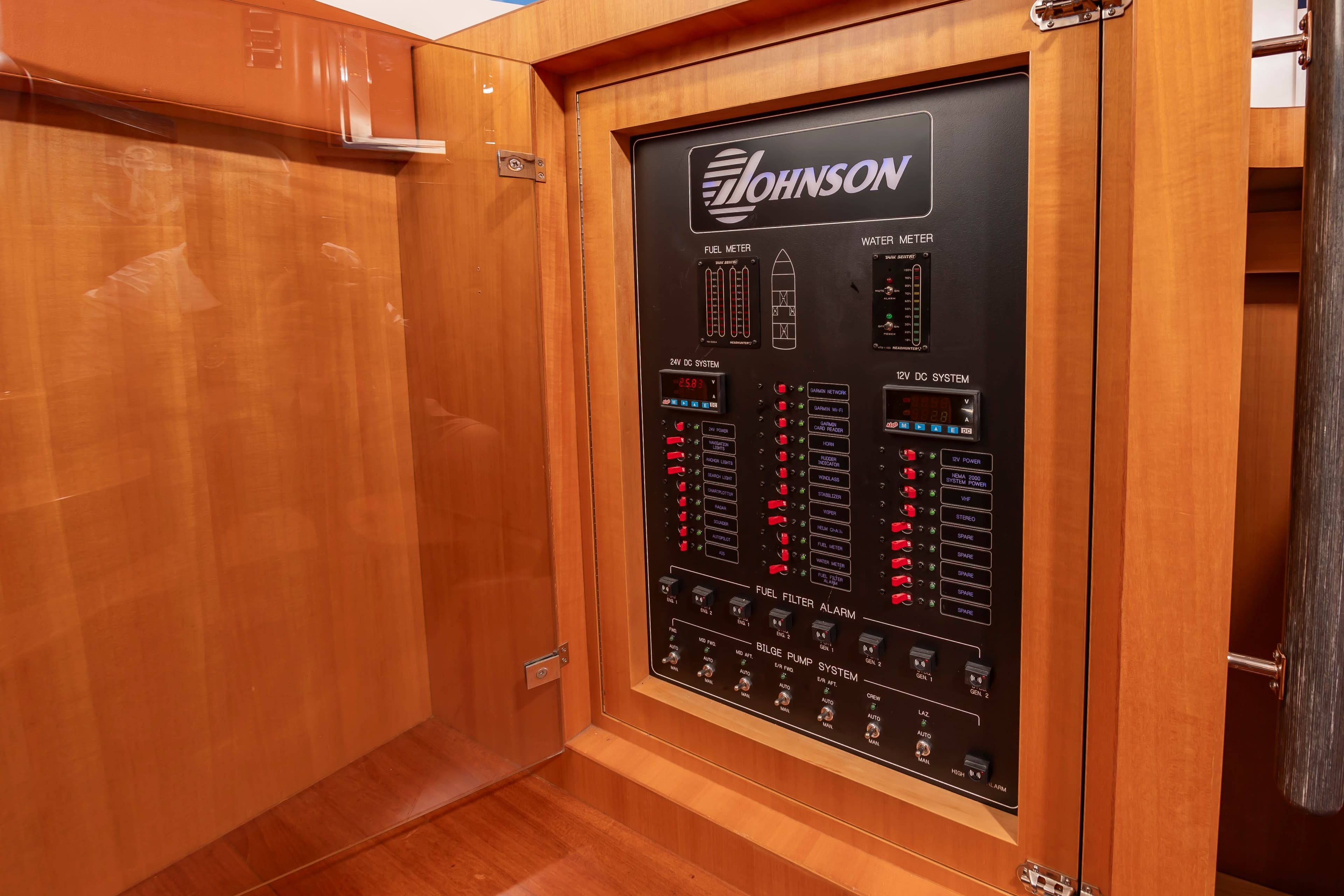 2017 Johnson 93 Flybridge - 42