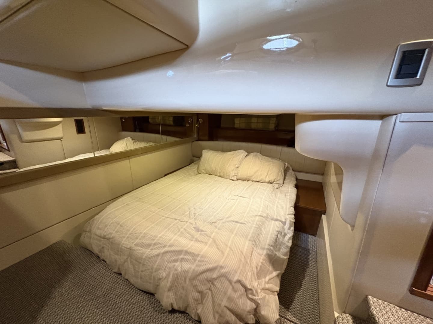 2005 Meridian 411 Sedan - Image 31