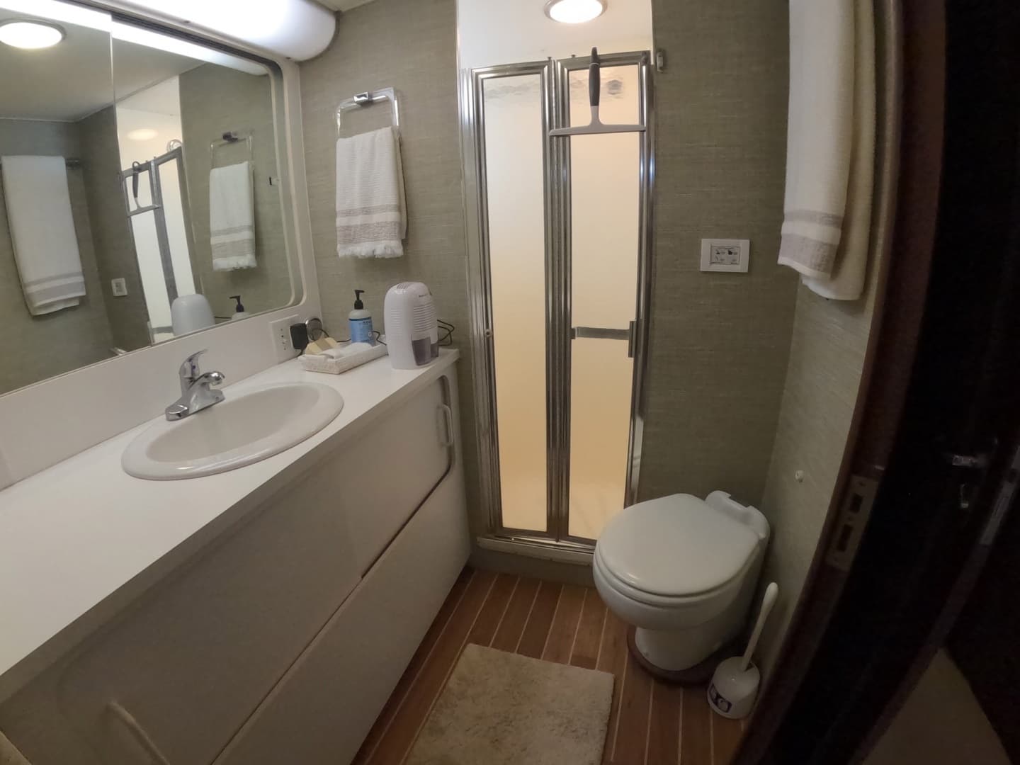 1987 Hatteras Motor Yacht - Image 30