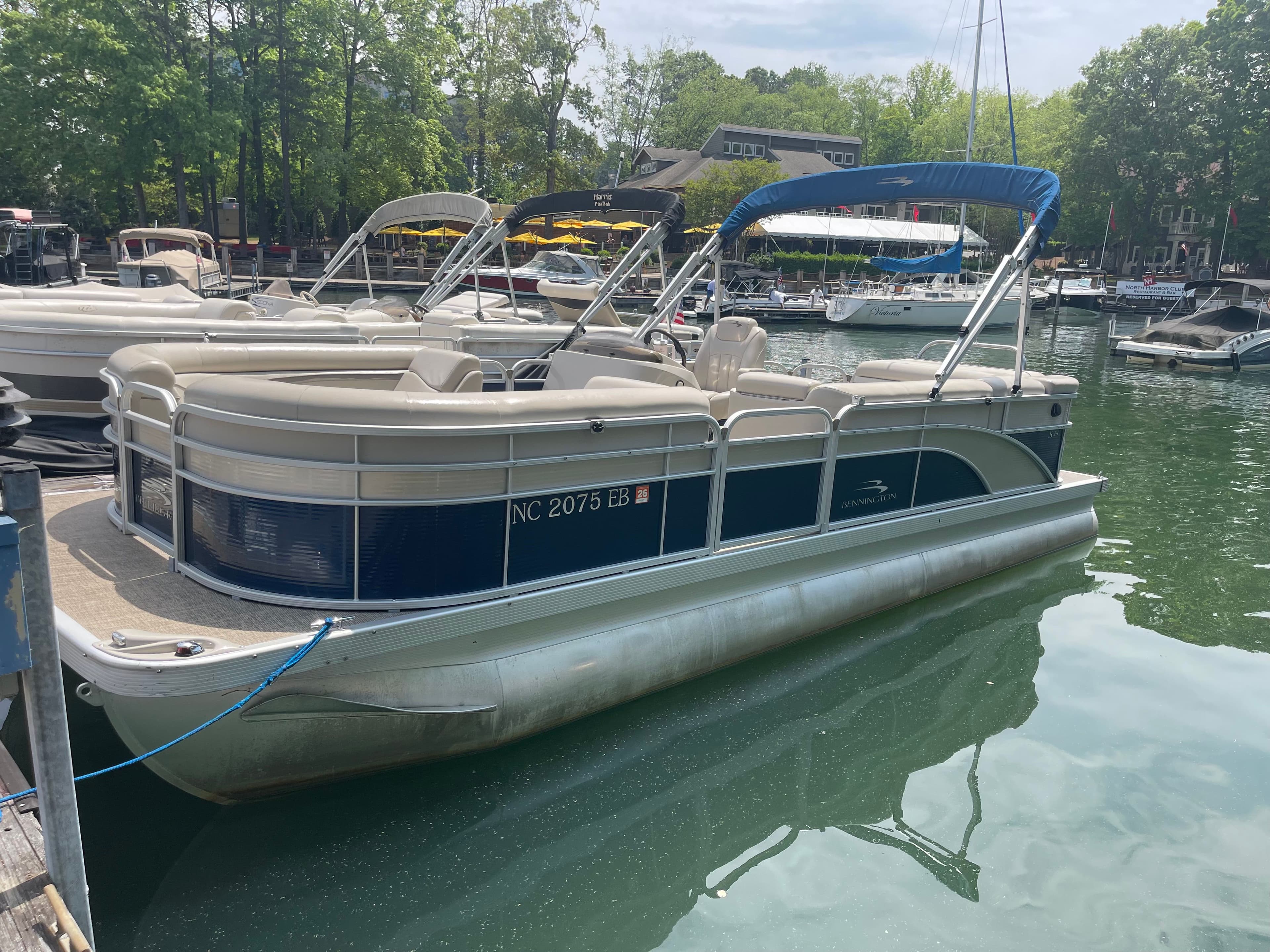 2015 Bennington 24SLX pontoon boat docked at marina.