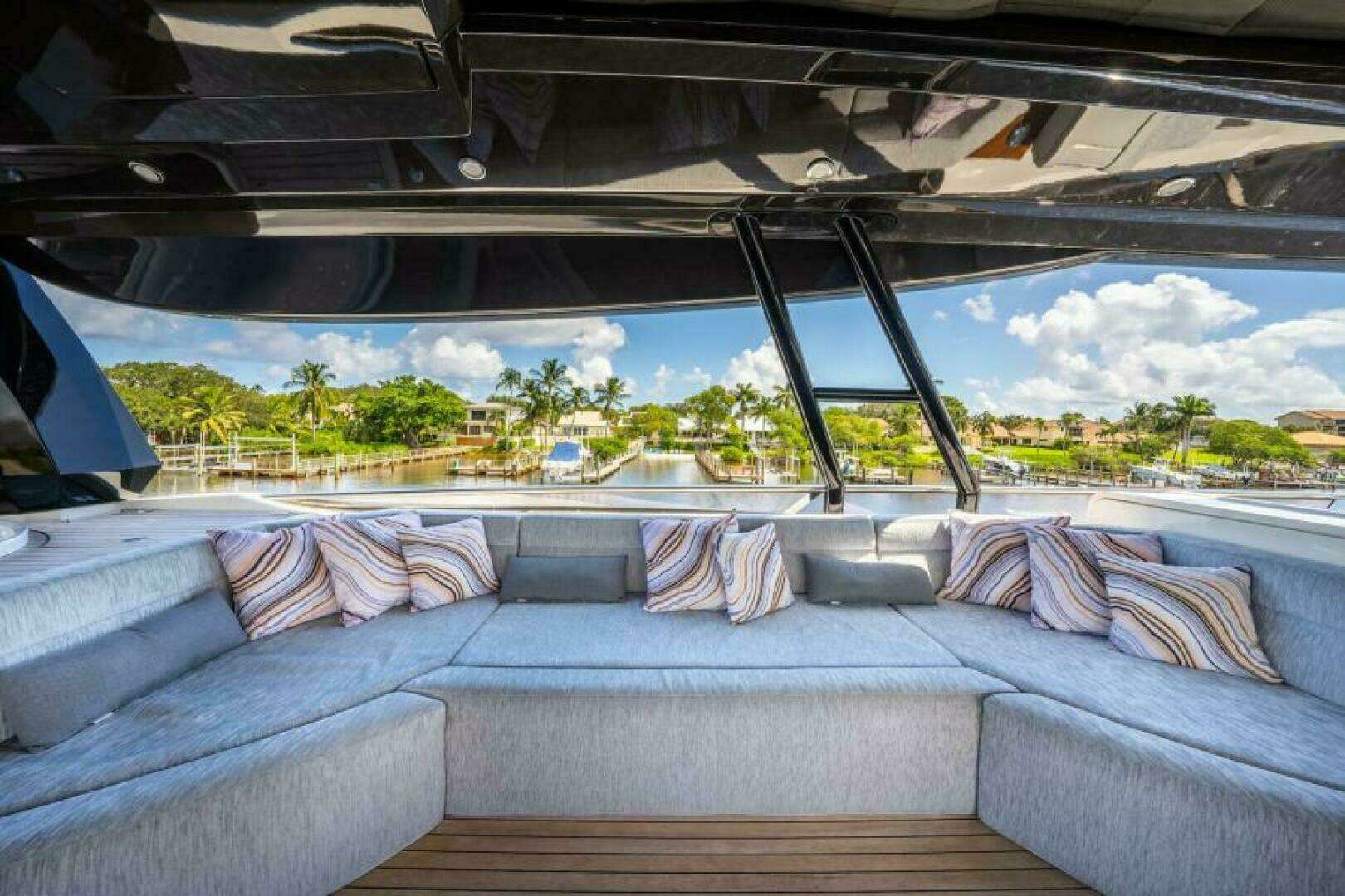 2015 Monte Carlo Yachts MCY86 - Image 31