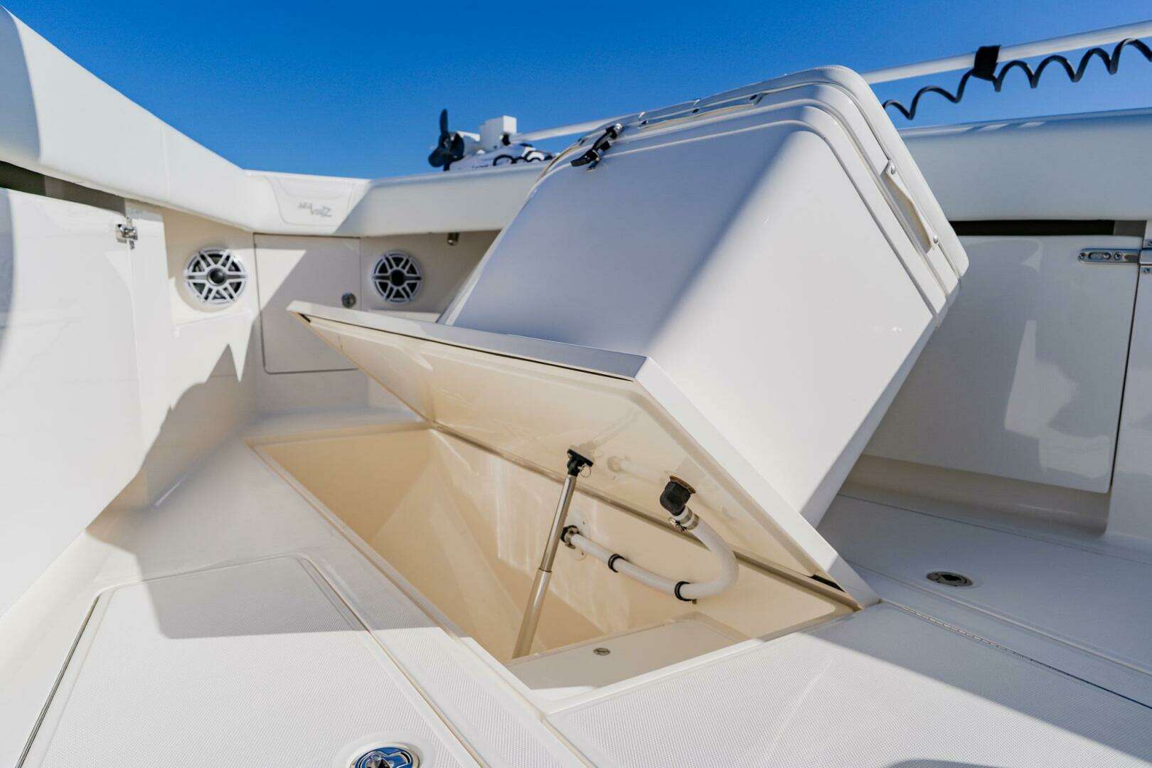 2025 SeaVee 370z - Image 14