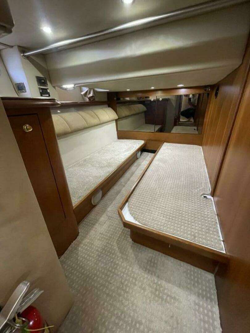 2001 Cruisers Yachts 5000 Pilothouse - Image 18