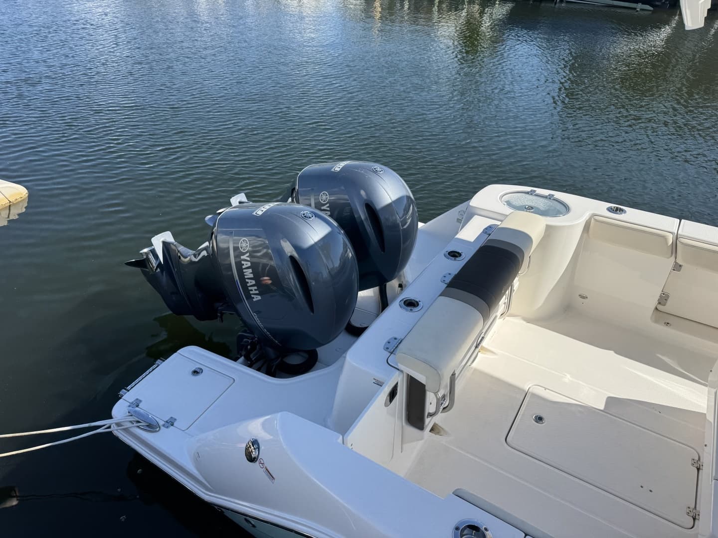 2020 Robalo R272 Center Console - Image 7