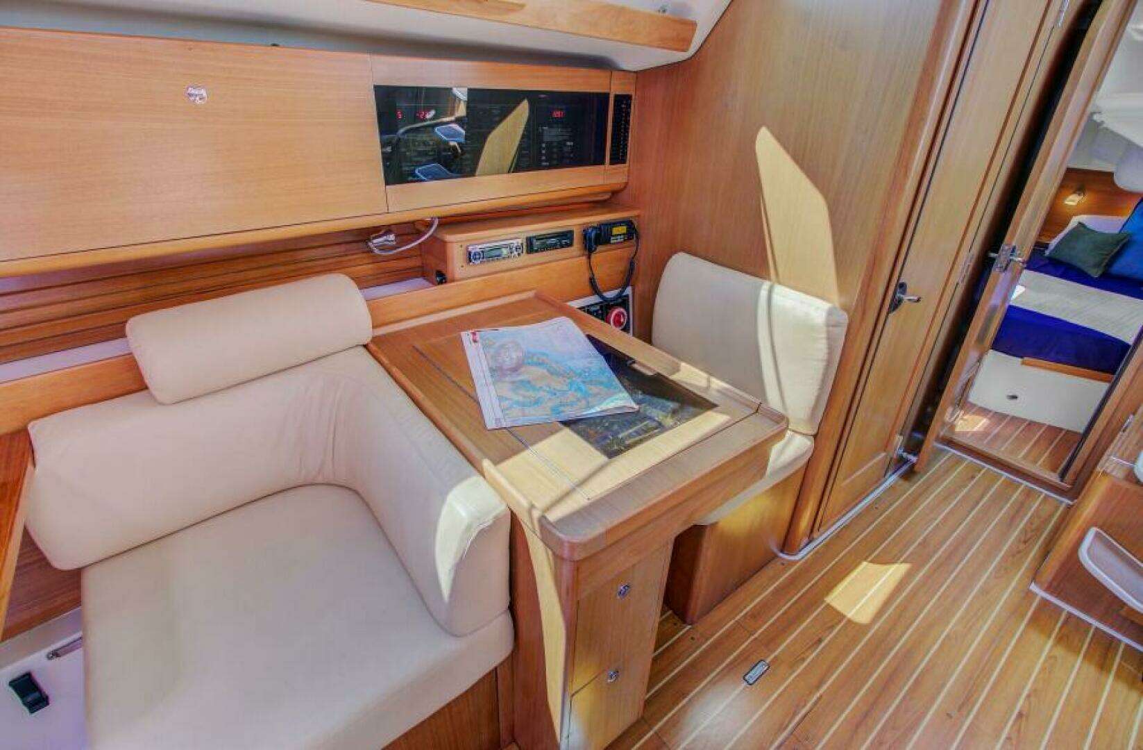 2011 Catalina 445 - Image 32