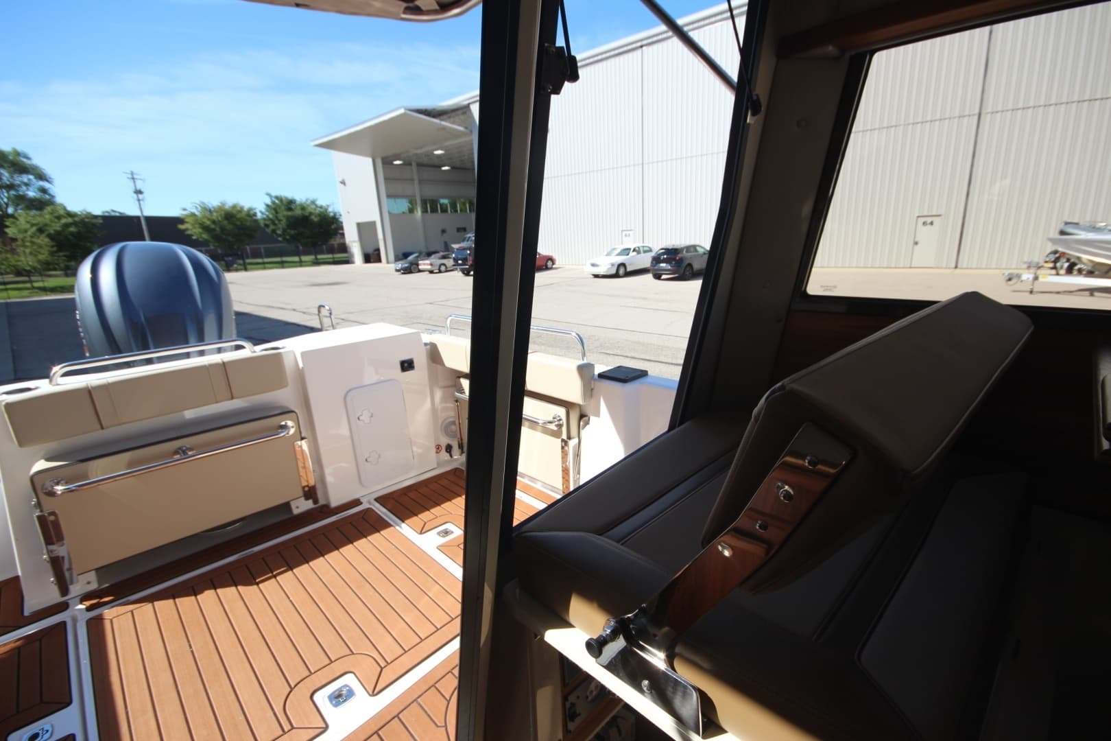 2027 Ranger Tugs R-25 Luxury Edition - Image 12