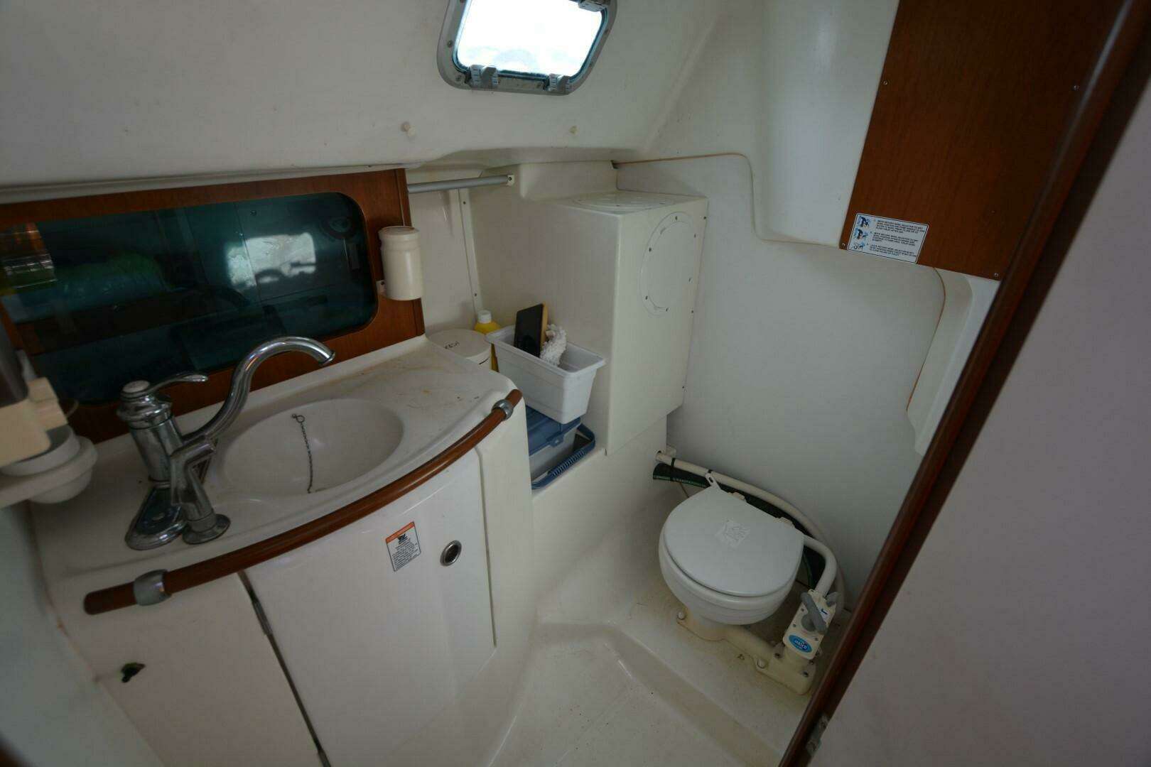 2000 Beneteau Oceanis 311 - Image 23