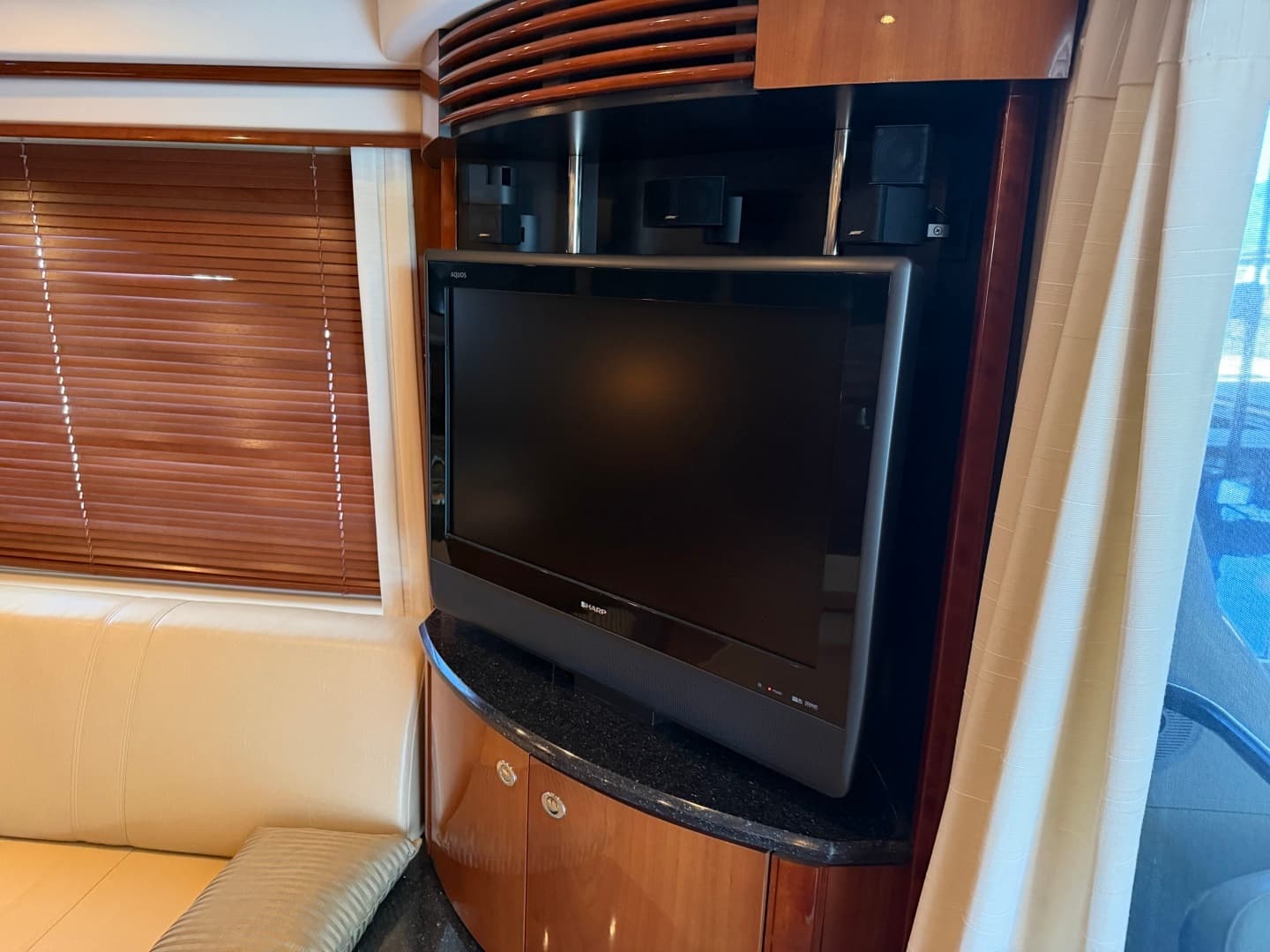 2009 Sea Ray 52 SEDAN BRIDGE - Image 37