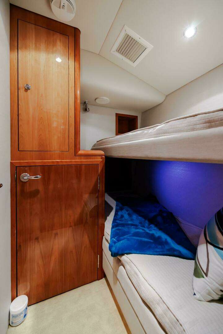 2005 Hatteras 50 Convertible - Image 46