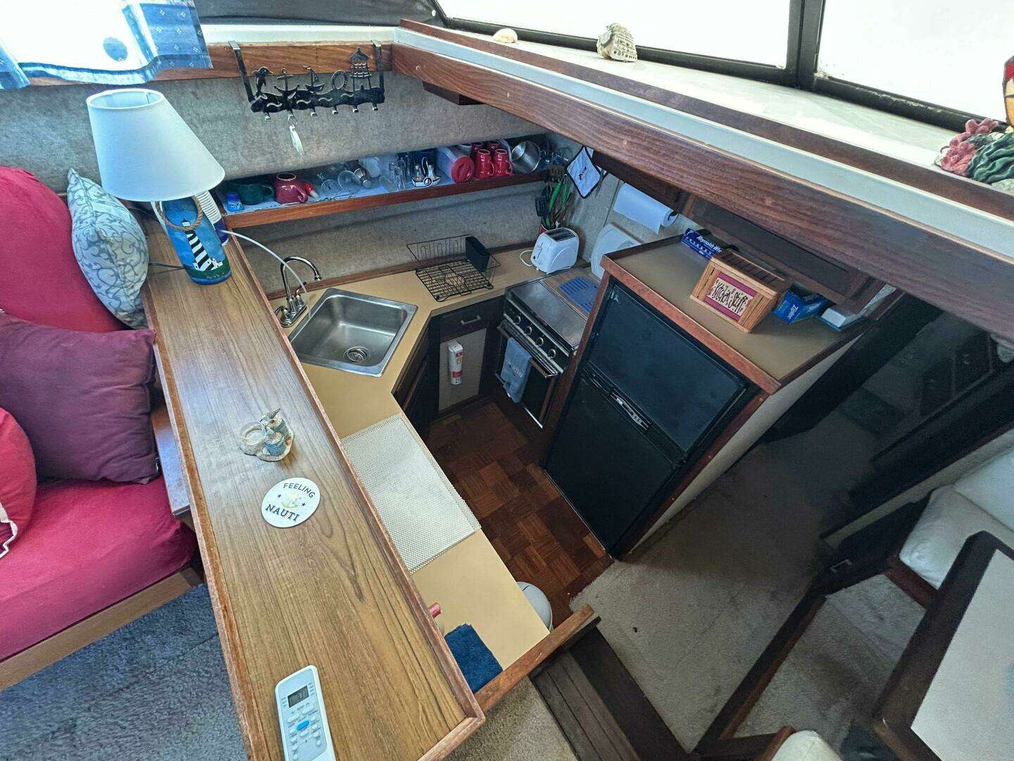 1982 Silverton 40 Aft Cabin - Image 7