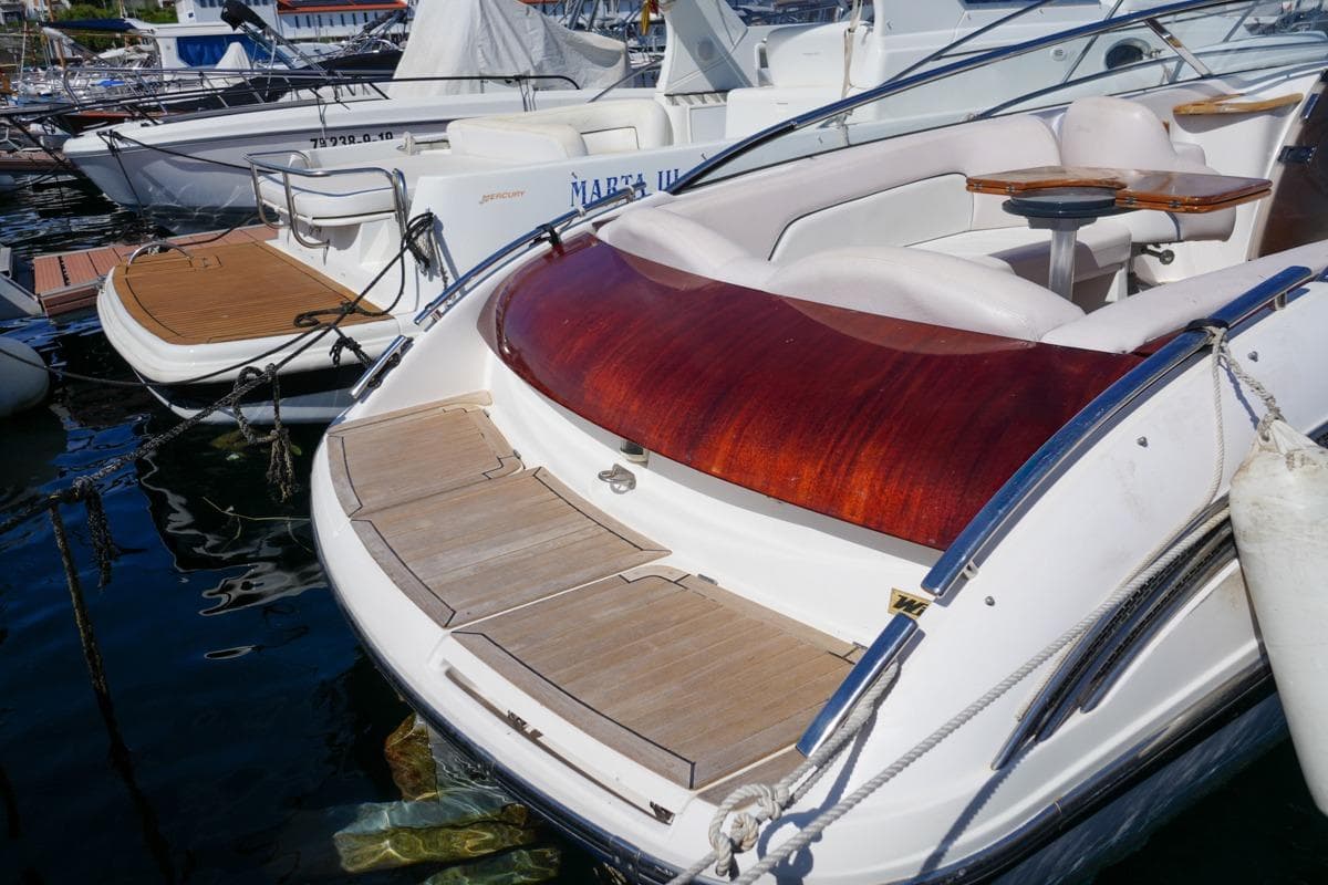 2004 Windy 25 Mirage boat docked, featuring sleek design and wooden accents.