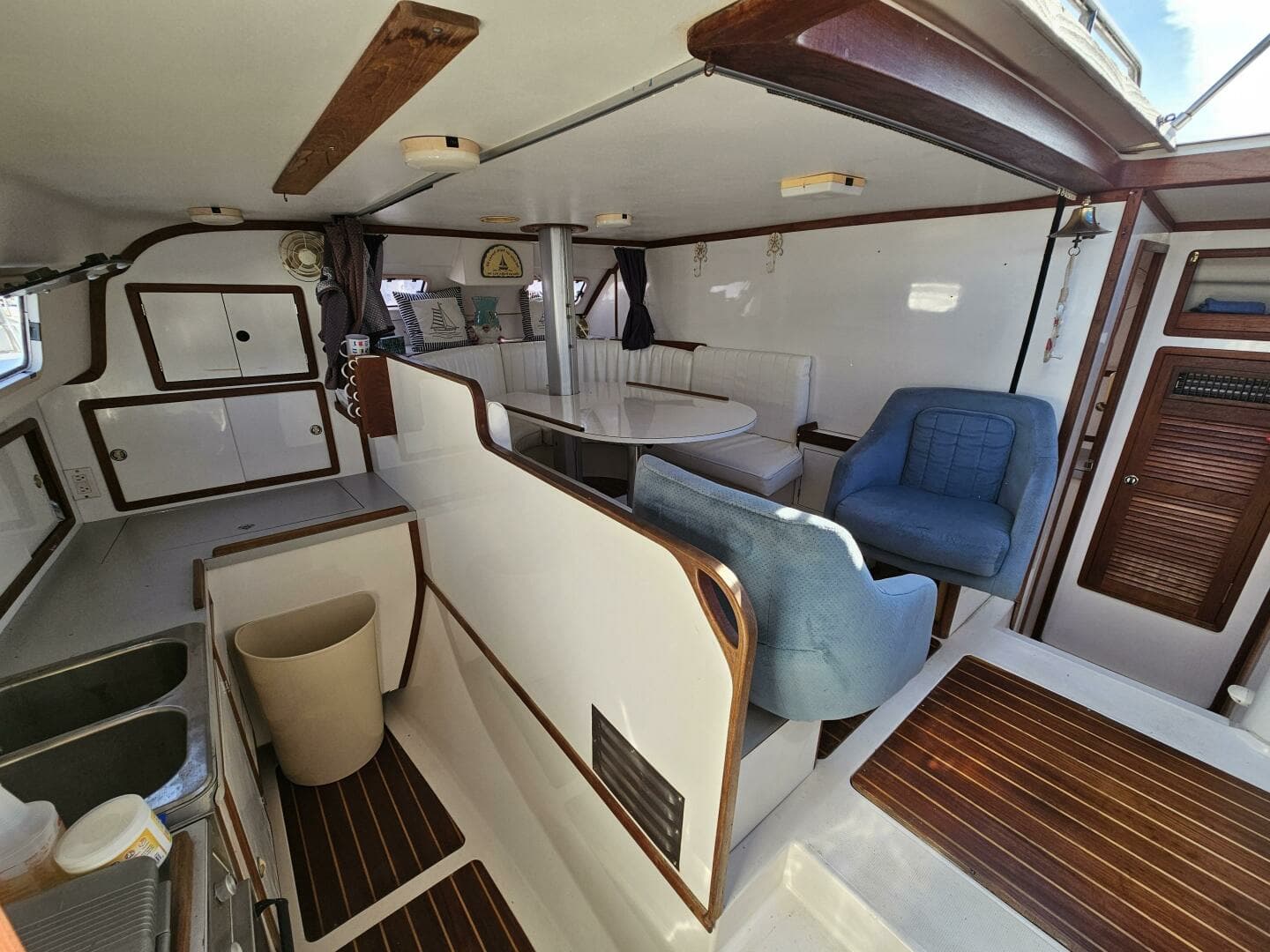 1992 Endeavour Catamaran 30 - Image 28