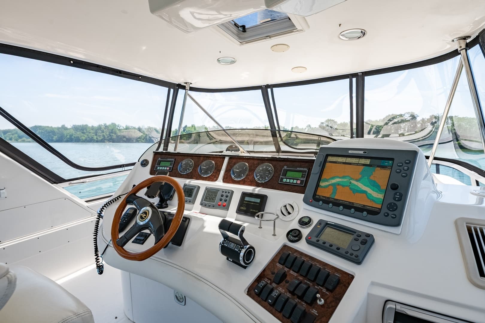 2003 Sea Ray 480 Sedan Bridge - Image 54