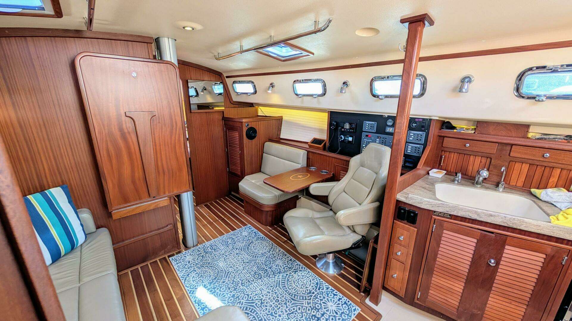 2019 Island Packet 349 - Image 13