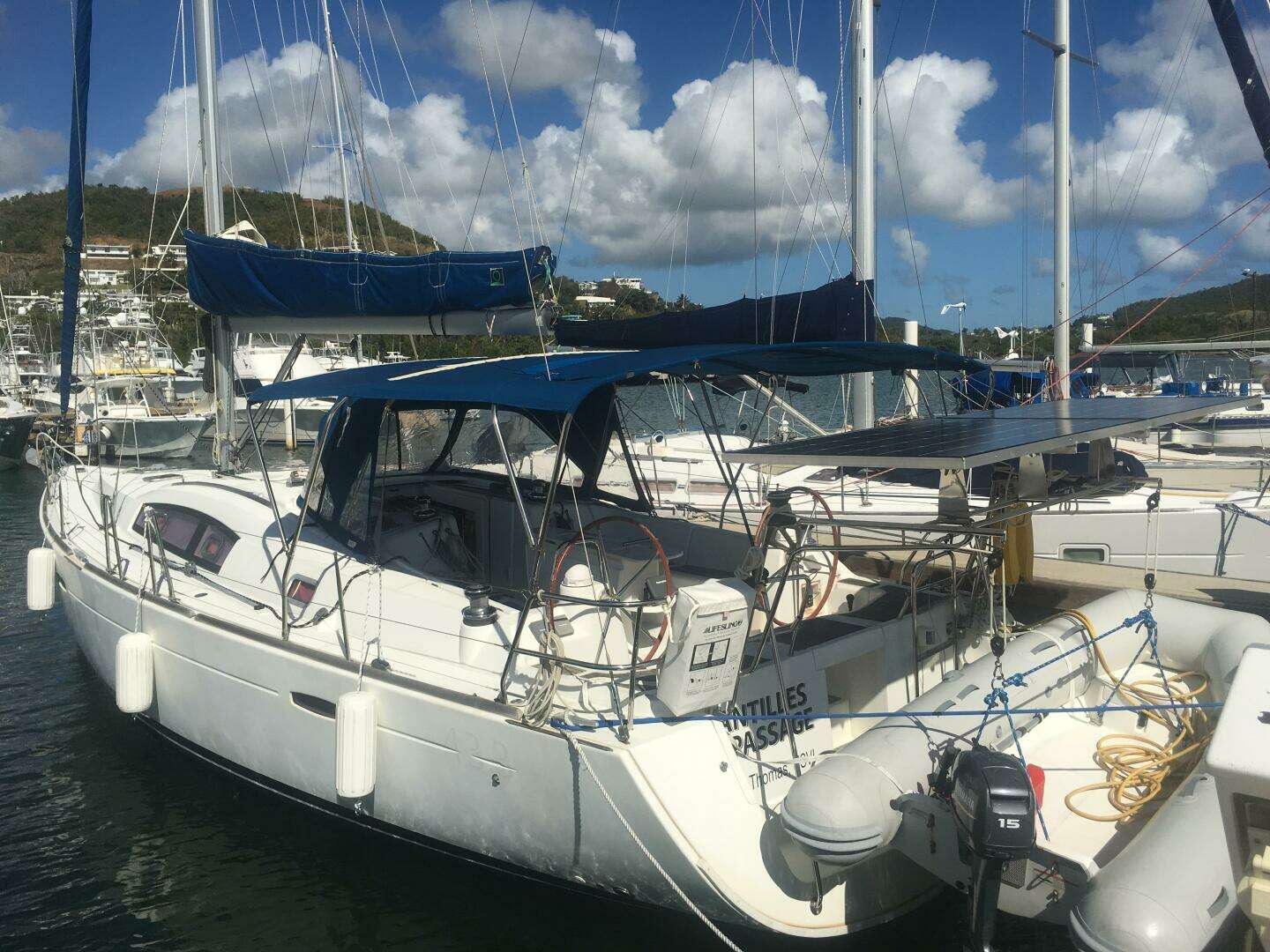 2010 Beneteau Oceanis 43 - Image 2