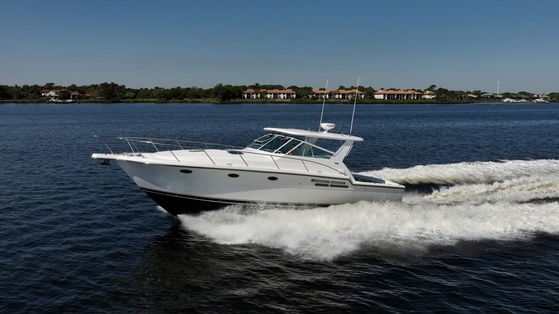 2002 Tiara Yachts 4100 Open - Image 2
