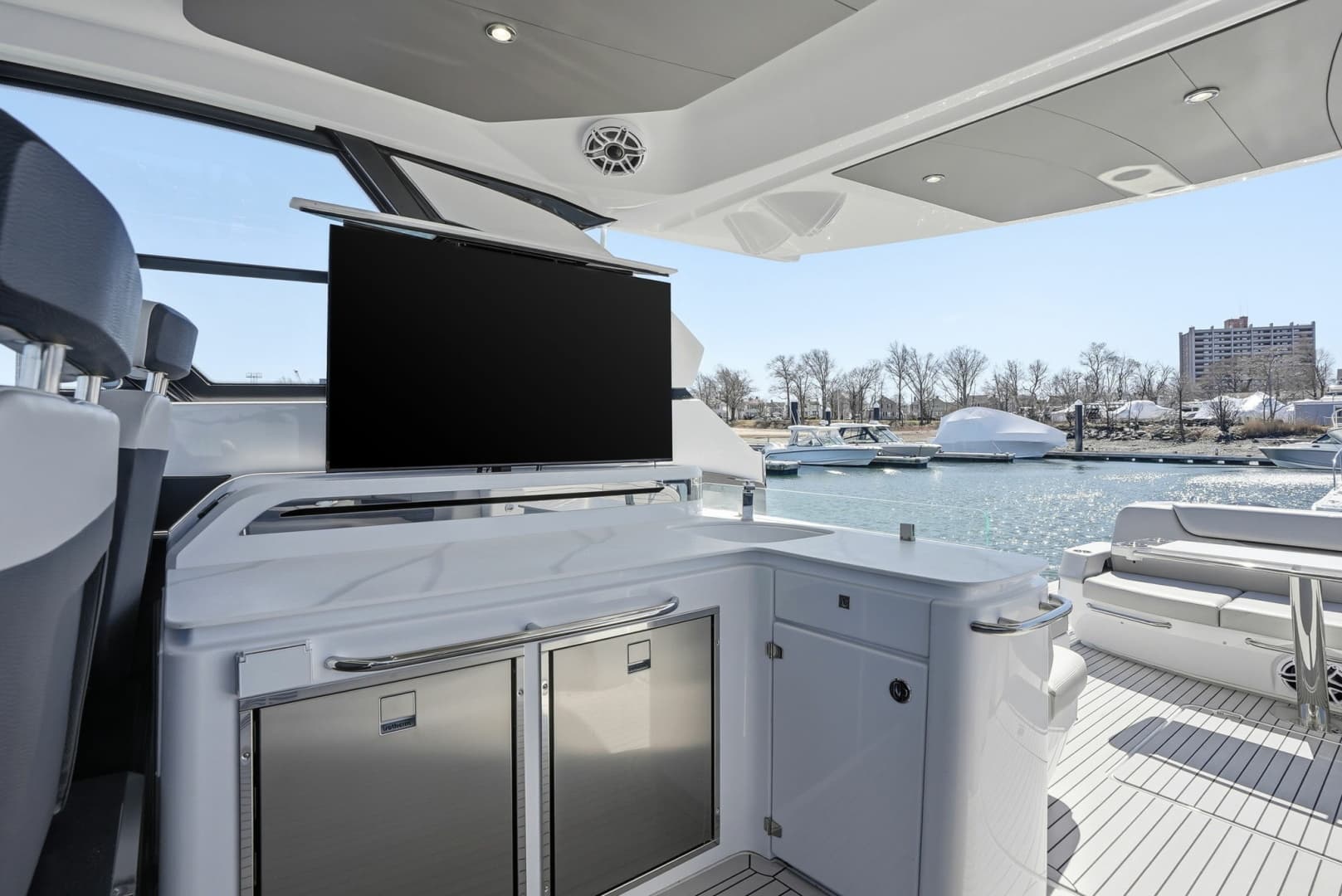 2026 Cruisers Yachts 50GLS OB - Image 20