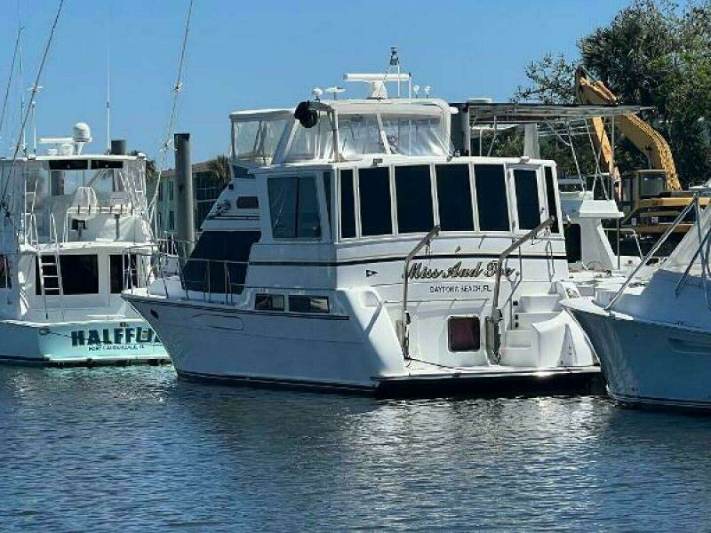 1998 Hyatt 51 Aft Cabin MY - Image 4