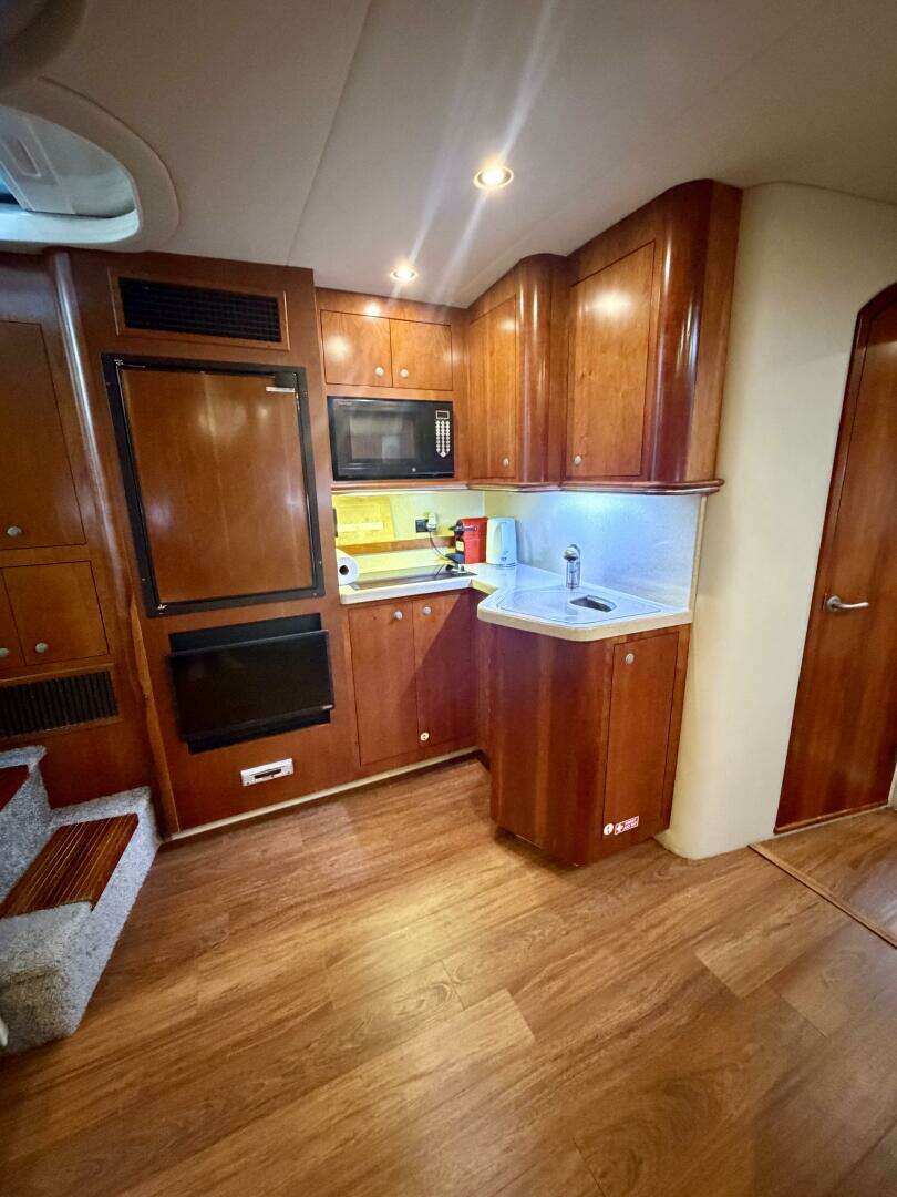 2007 Cruisers Yachts 370 Express - Image 11