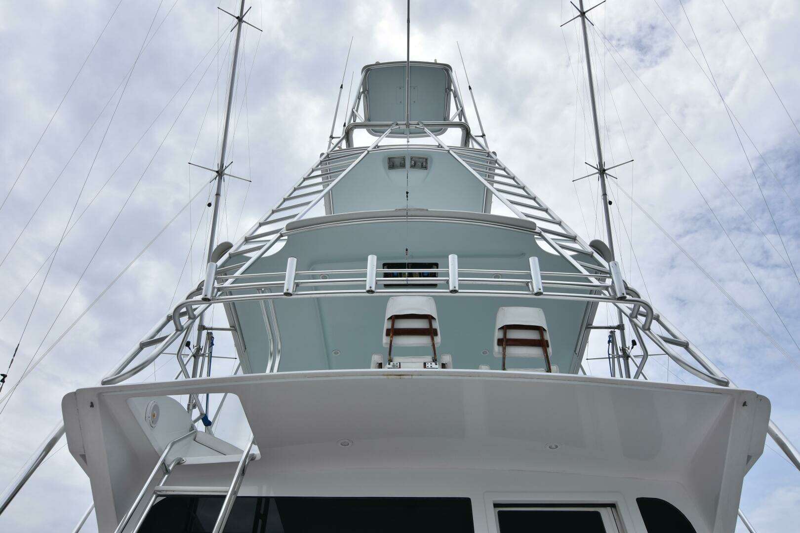 1999 Viking 58 Convertible - Image 11