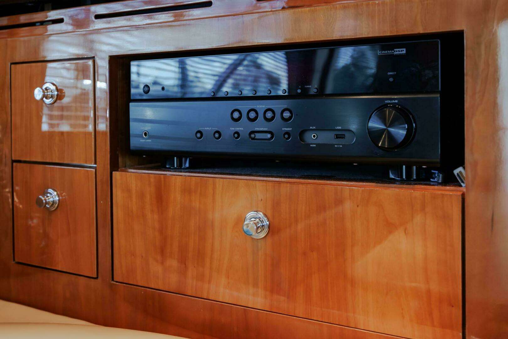 2005 Hatteras 50 Convertible - Image 23