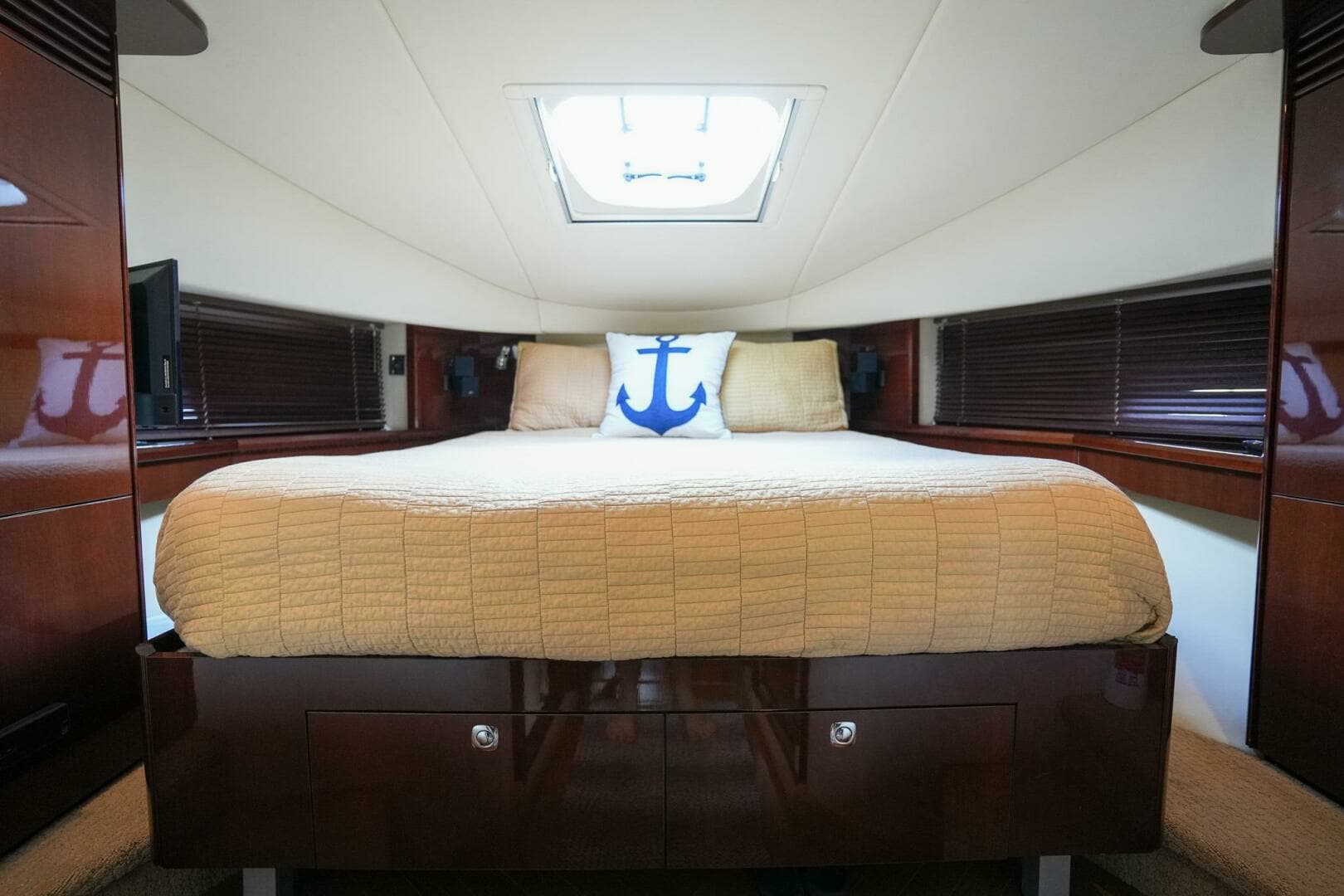 2010 Sea Ray 500 Sundancer - Image 21