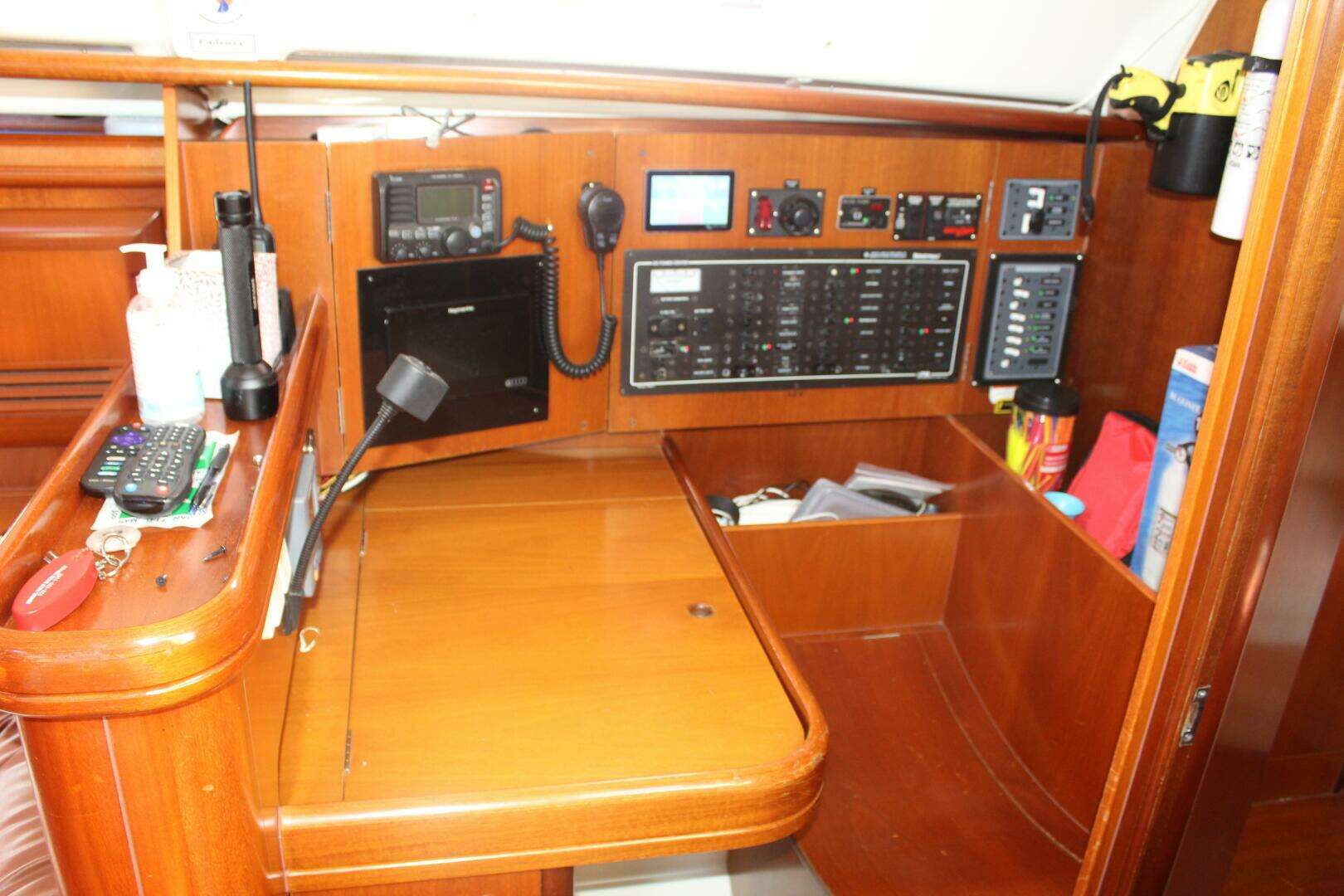 2001 Beneteau 411 - Image 24
