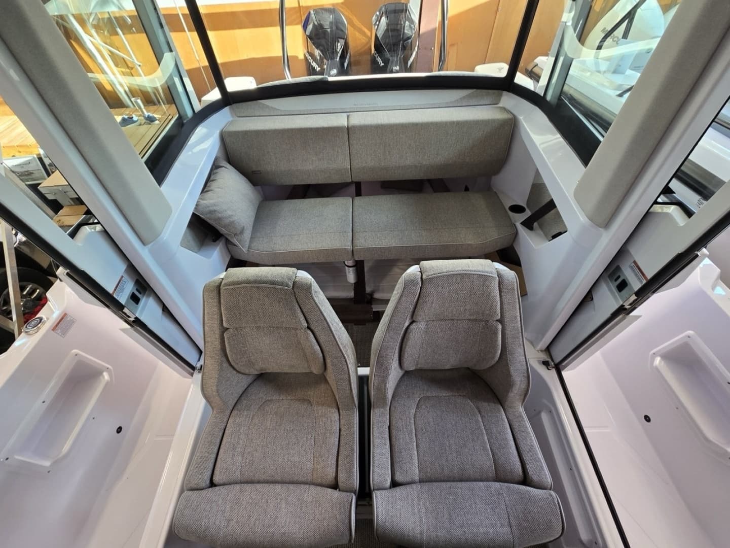 2026 Axopar Cross Cabin - Image 33