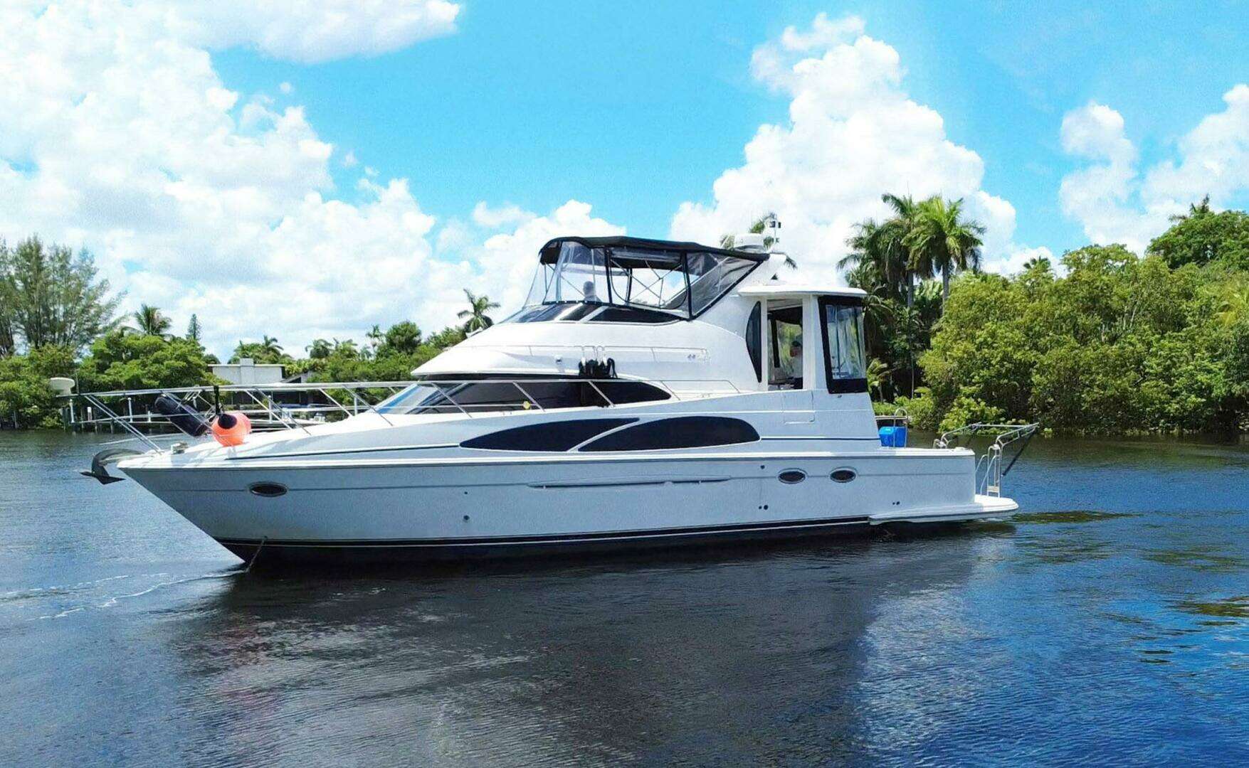 2005 Carver 444 Cockpit Motor Yacht - Image 2