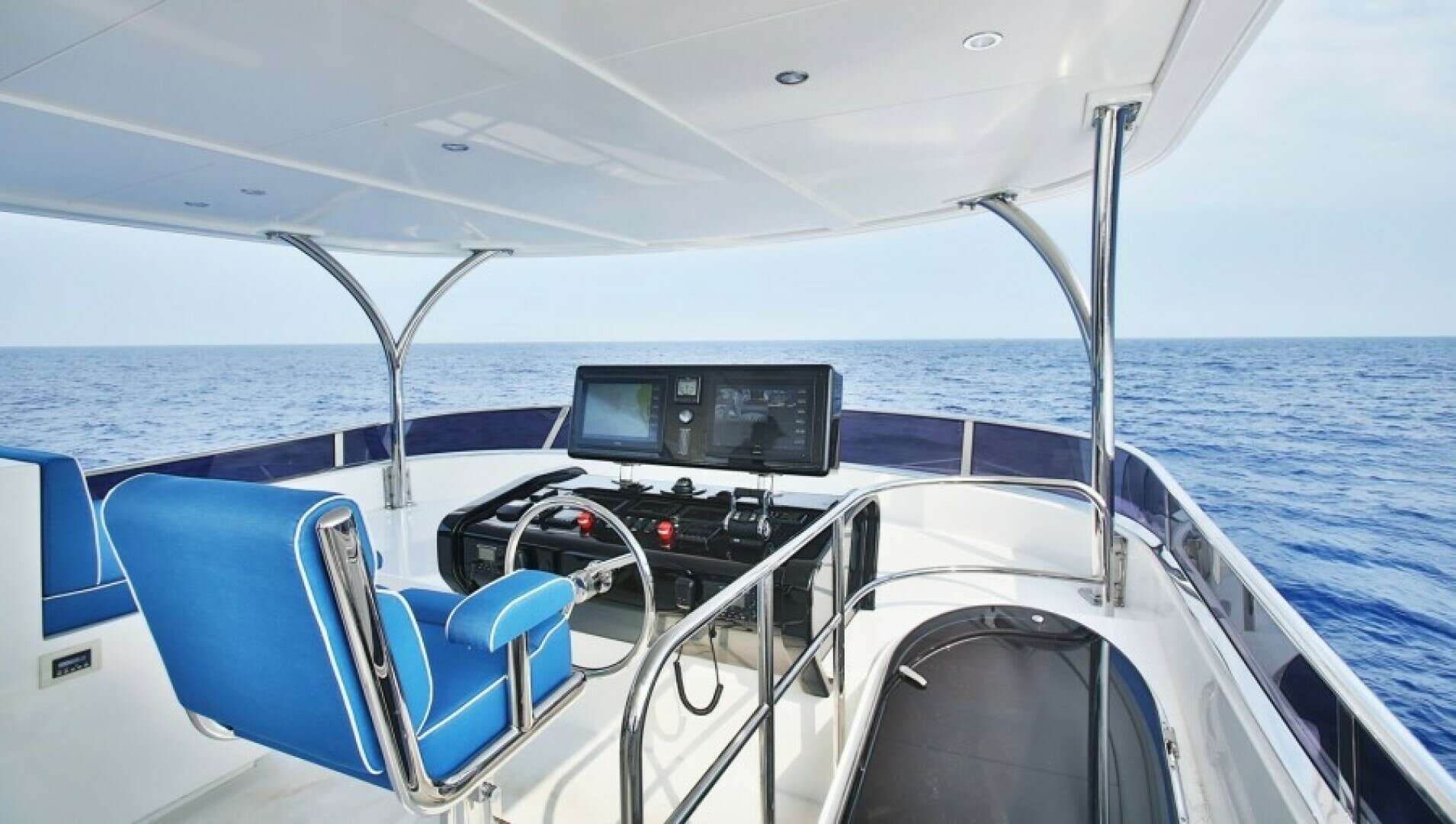 2027 Johnson Flybridge w/Hydraulic Platform - Image 33