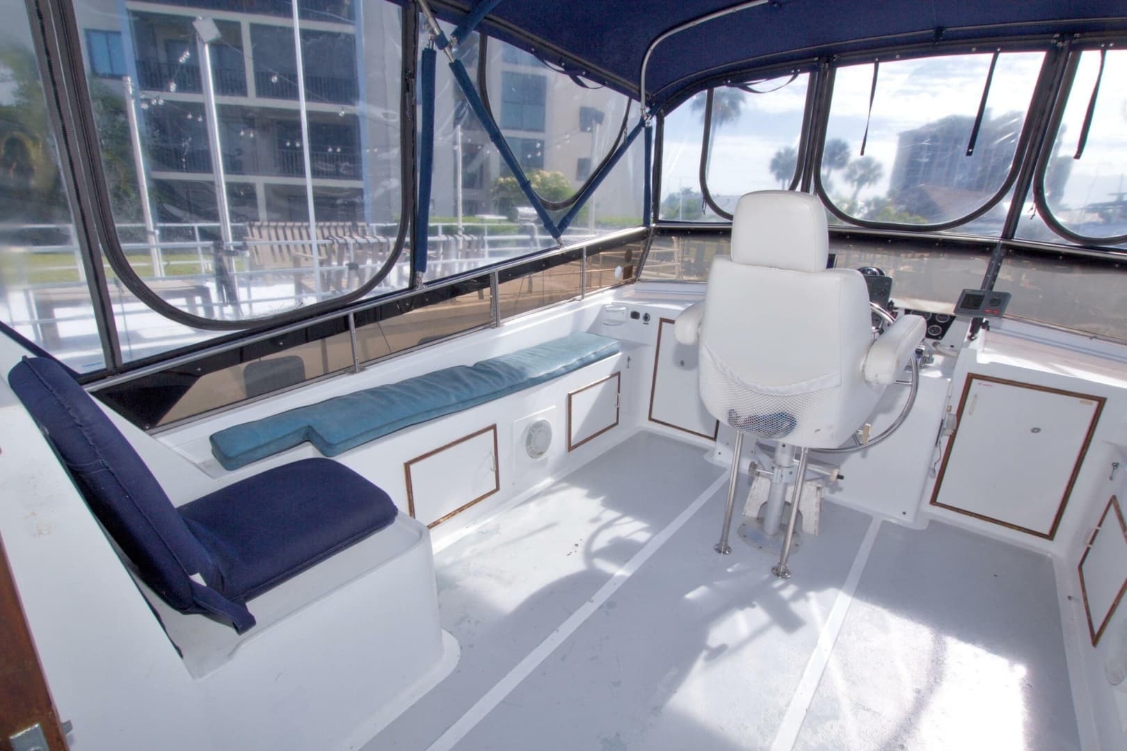 1984 Present Yachts 42 Sundeck - Image 17