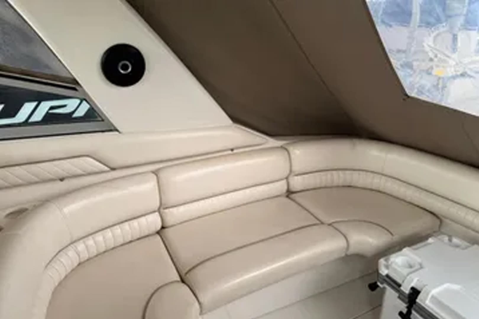 2001 Monterey 322 Cruiser - Image 10