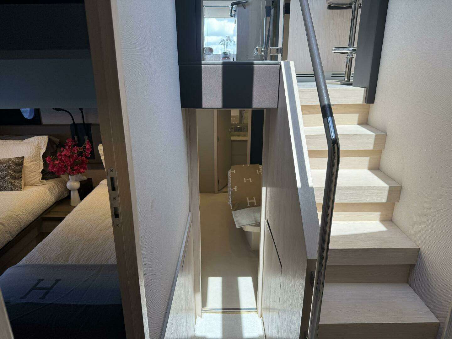 2018 Azimut 66 Flybridge - Image 12