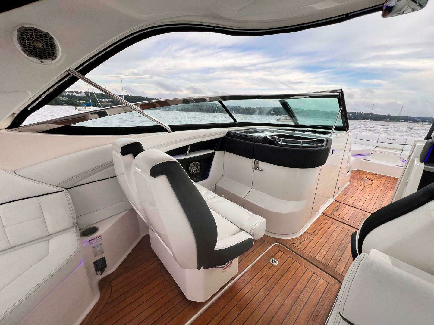 2014 Sea Ray SLX 350 - Image 12
