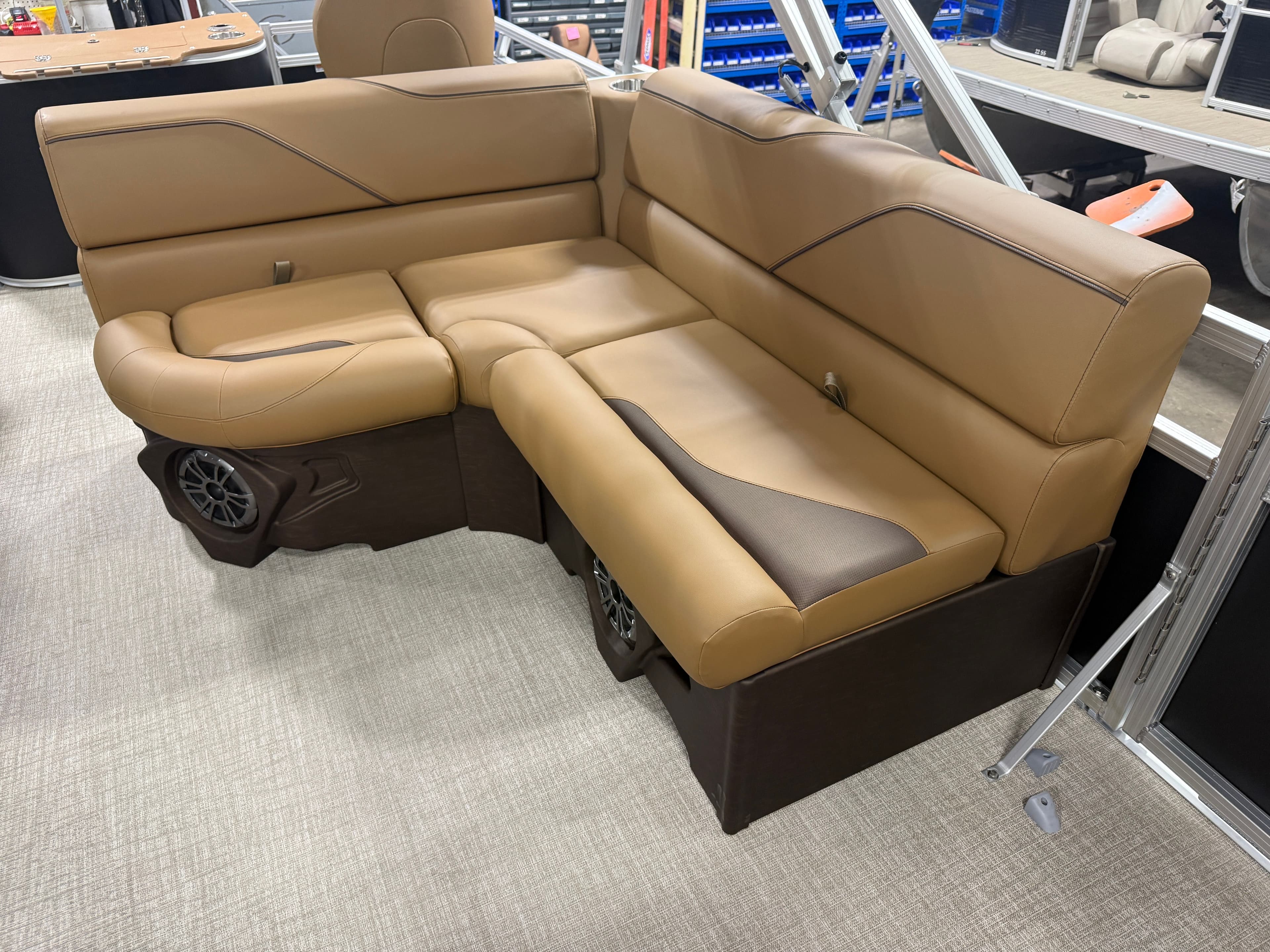 2026 Tahoe Sport Rear Fish 2185 & 4-Stroke $32995 - 9