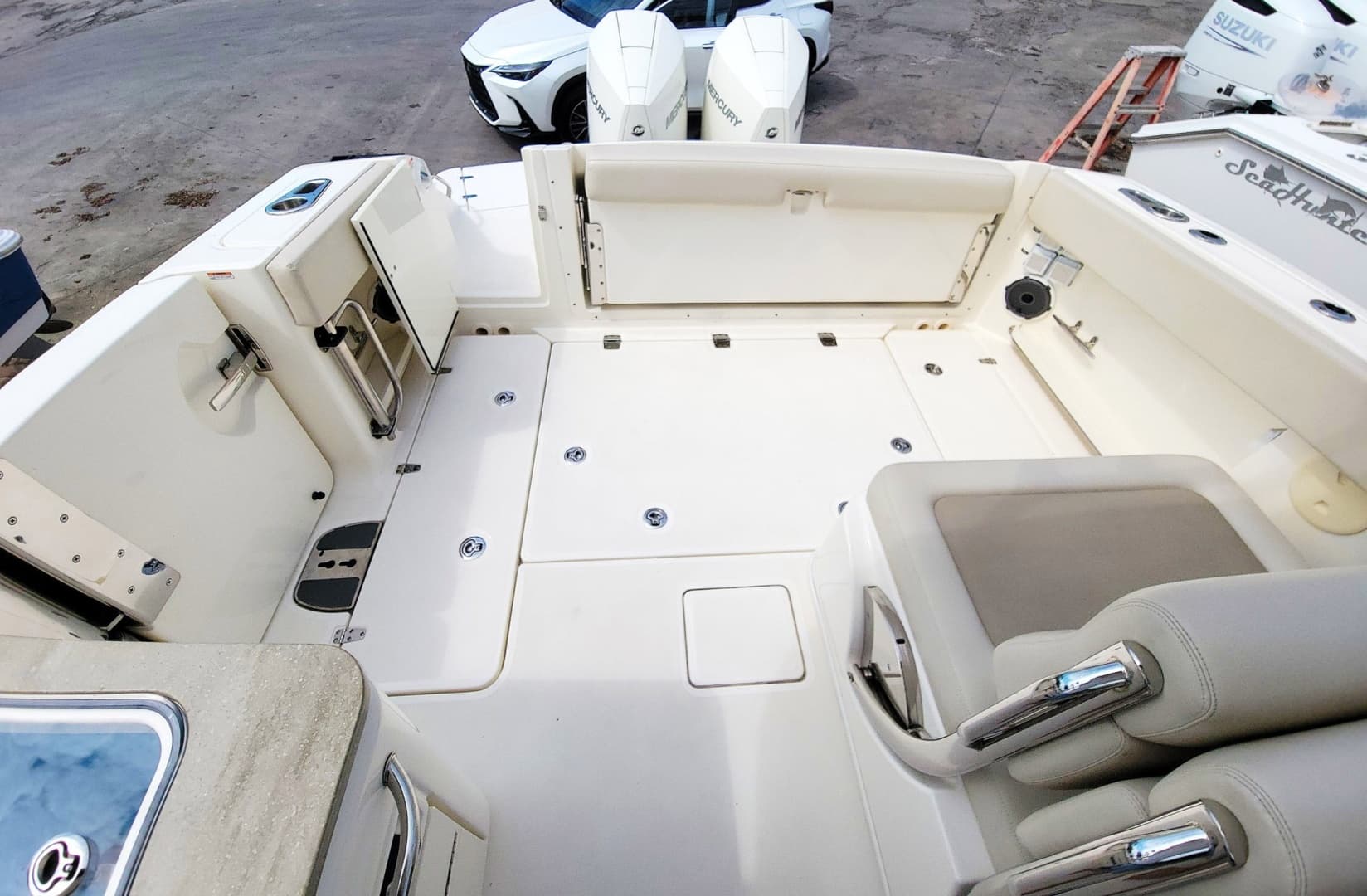2022 Boston Whaler 320 Vantage - Image 26