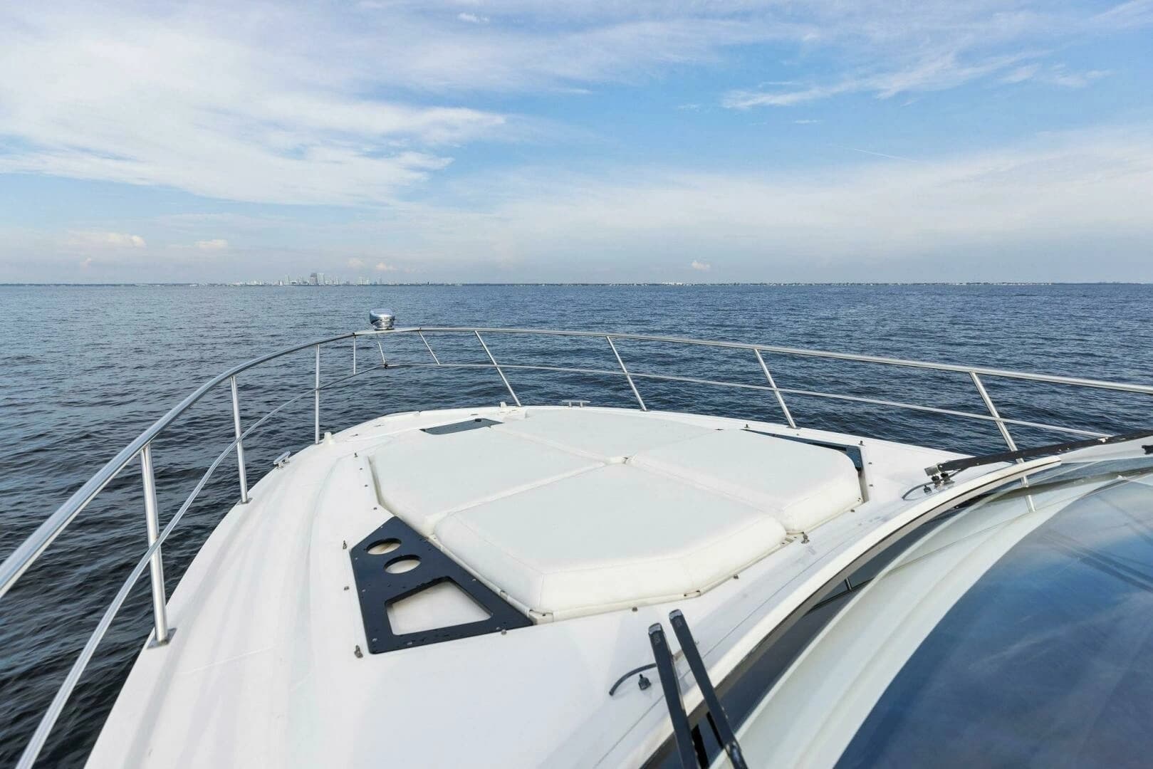 2015 Cruisers Yachts 390 Express Coupe - Image 42