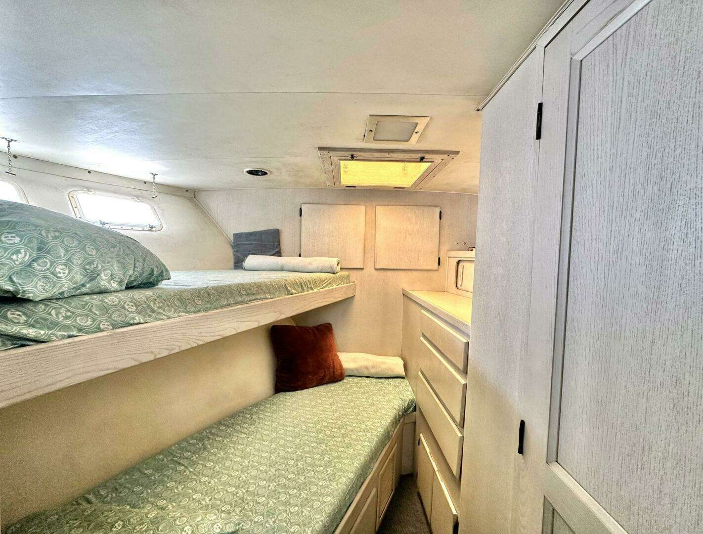 1987 Hatteras 54 MotorYacht - Image 26