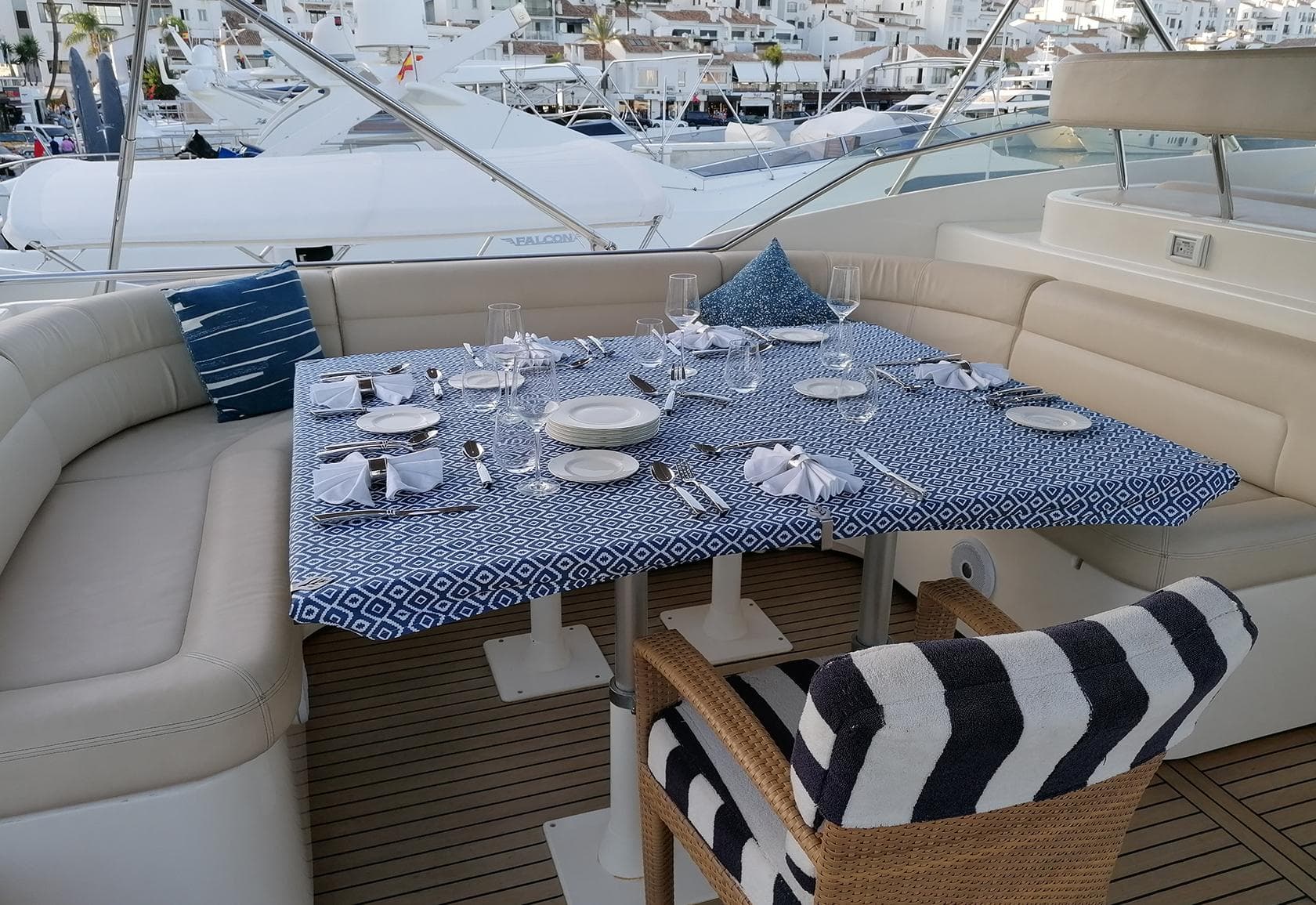 Ferretti Yachts Custom Line 94 - Flybridge