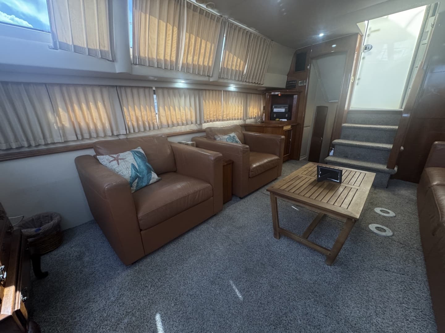 2003 Carver 444 Cockpit Motor Yacht - Image 18