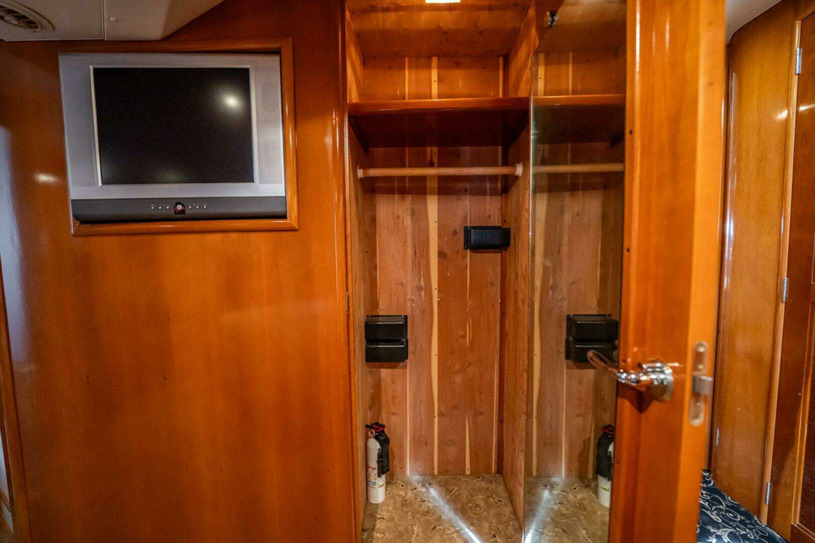2005 Carver 56 Voyager - Image 33