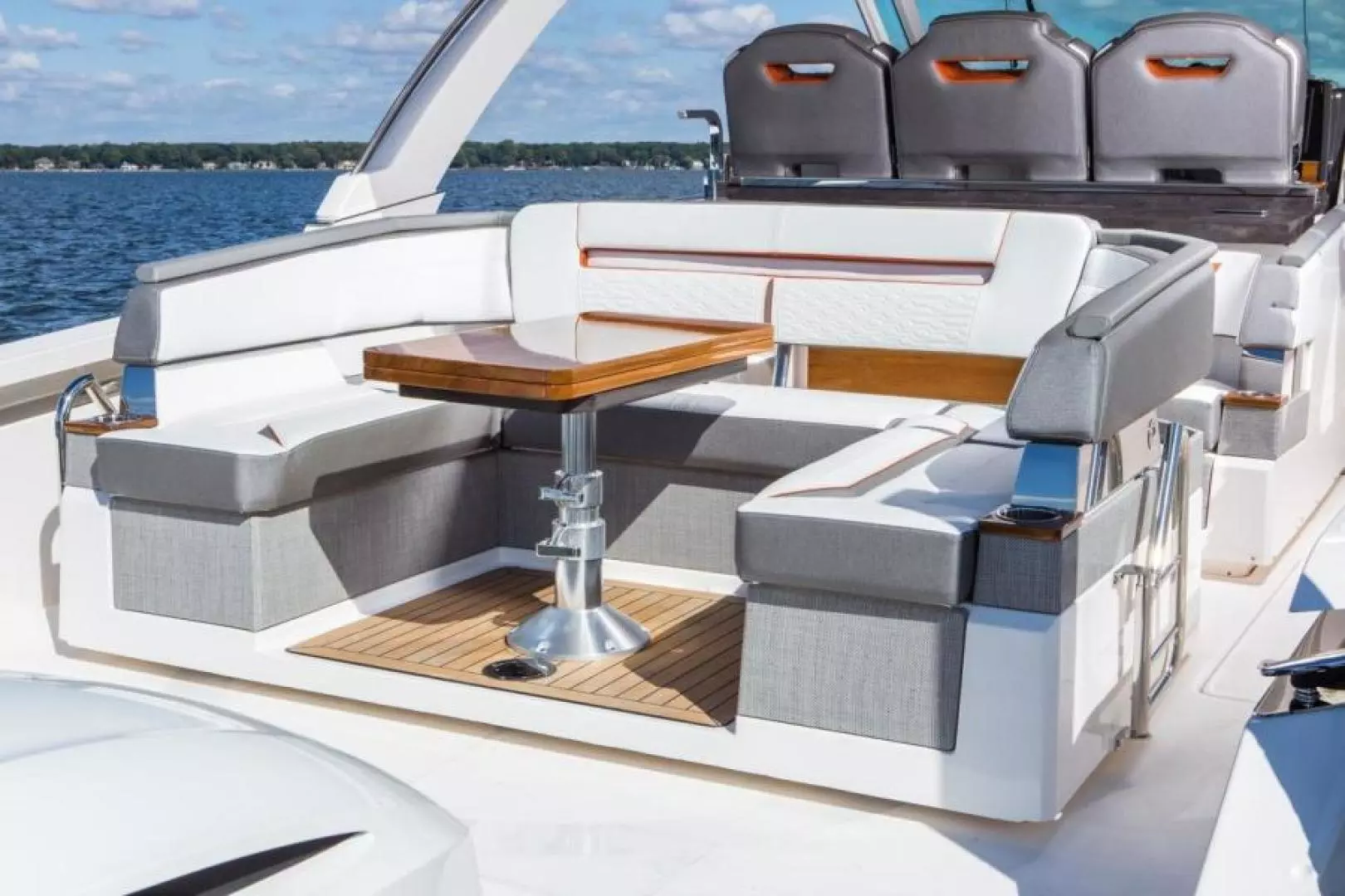 2021 Tiara Sport 38LS - Image 13