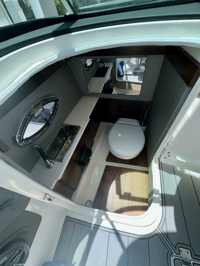 2022 Chaparral 267 SSX OB - Image 11