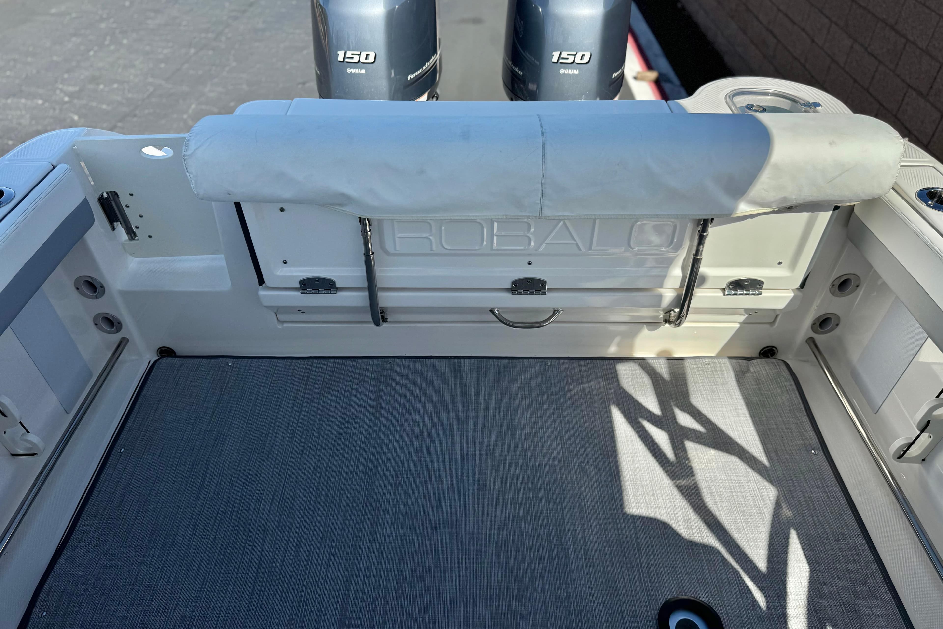 2022 Robalo R247 Dual Console boat interior with Yamaha 150 engines.
